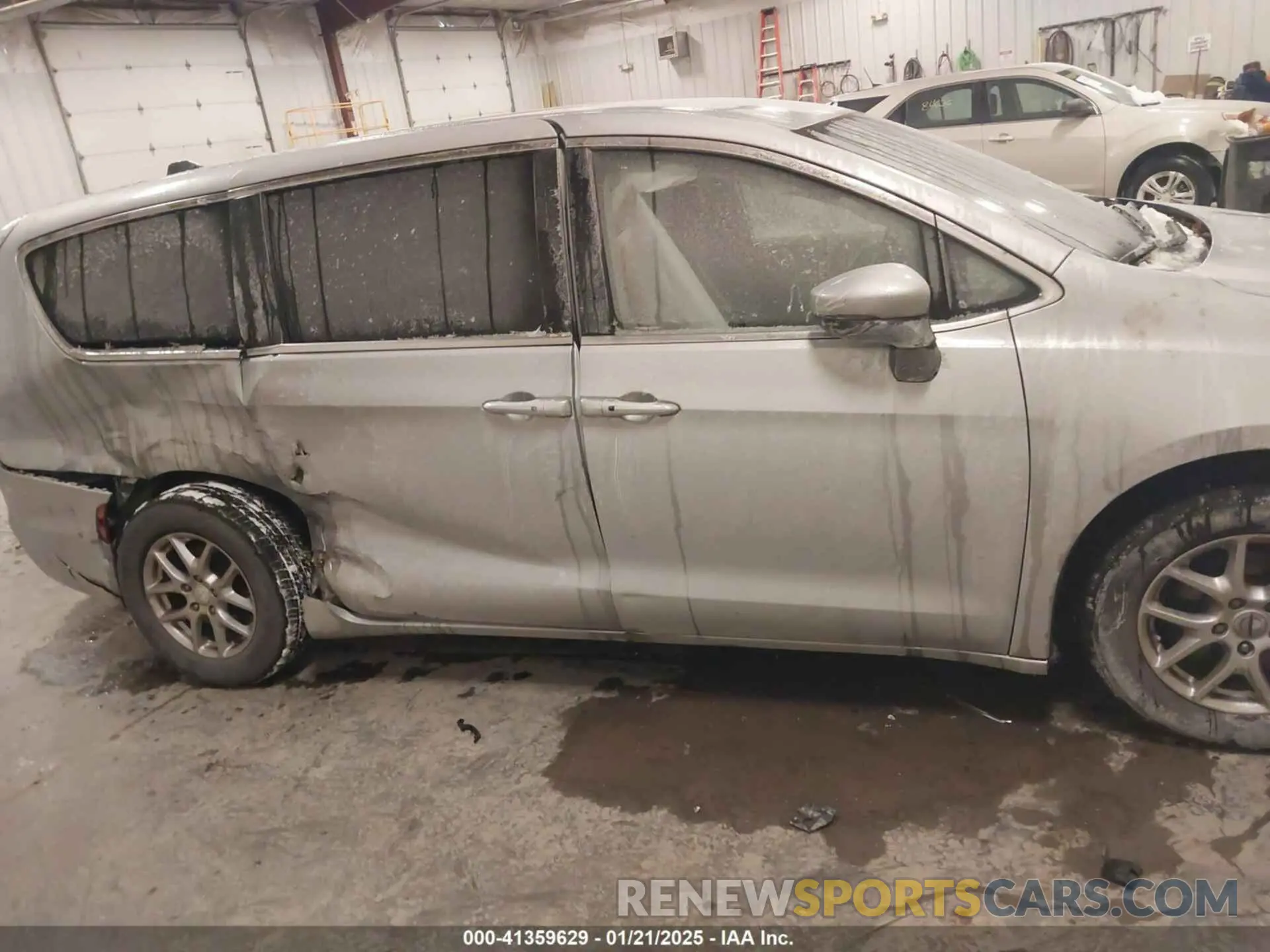 13 Photograph of a damaged car 2C4RC1BG9PR522866 CHRYSLER PACIFICA 2023