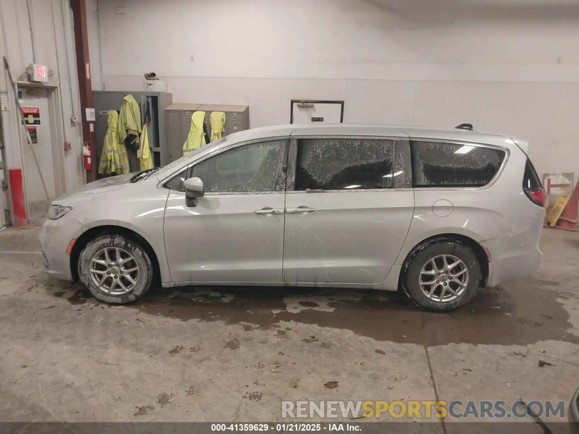14 Photograph of a damaged car 2C4RC1BG9PR522866 CHRYSLER PACIFICA 2023