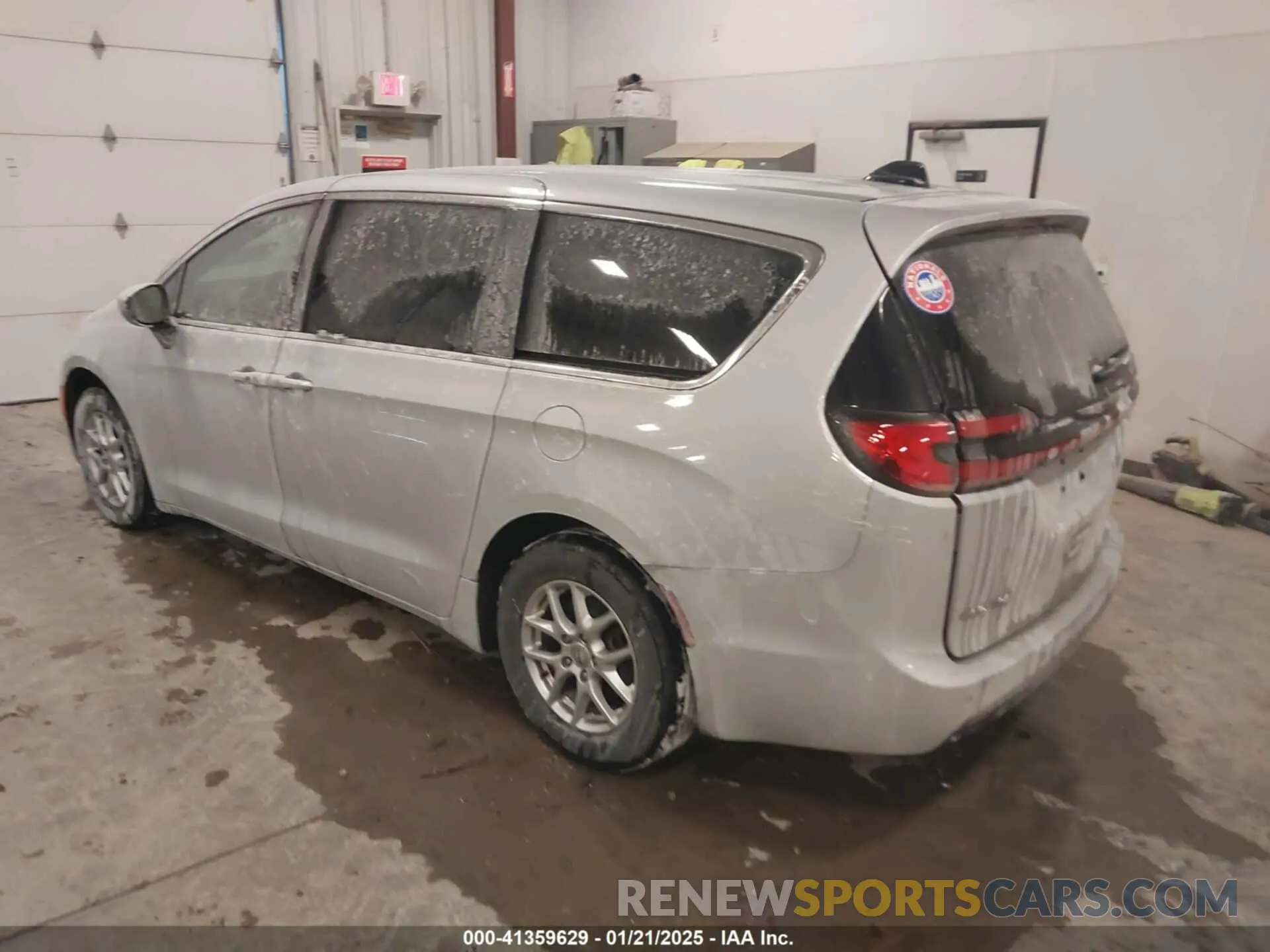 3 Photograph of a damaged car 2C4RC1BG9PR522866 CHRYSLER PACIFICA 2023