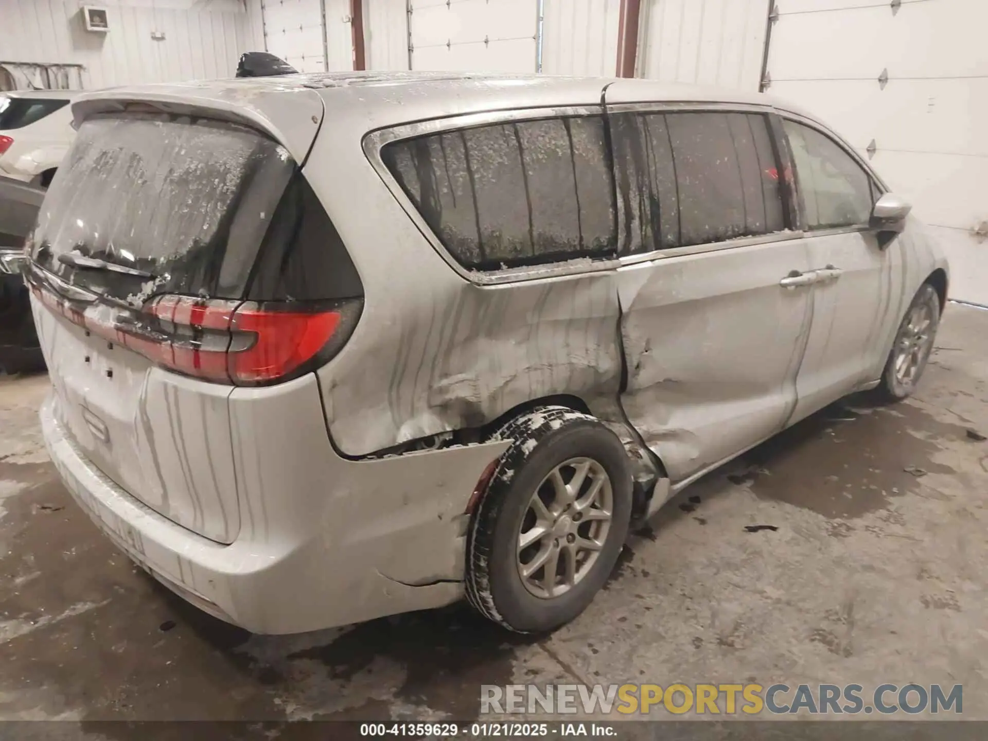 4 Photograph of a damaged car 2C4RC1BG9PR522866 CHRYSLER PACIFICA 2023