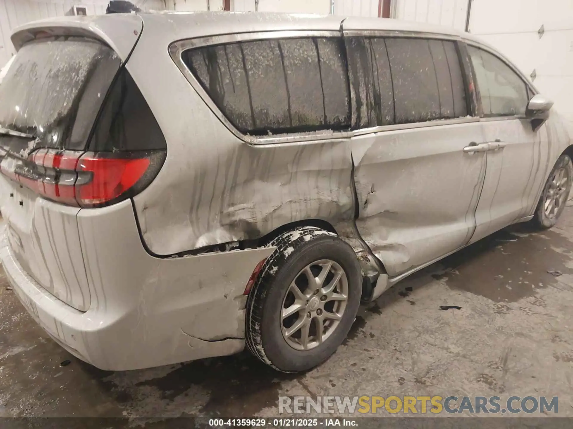 6 Photograph of a damaged car 2C4RC1BG9PR522866 CHRYSLER PACIFICA 2023