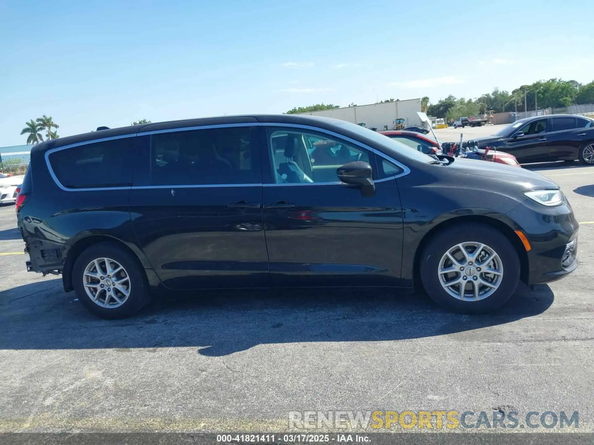 14 Photograph of a damaged car 2C4RC1BG9PR529557 CHRYSLER PACIFICA 2023