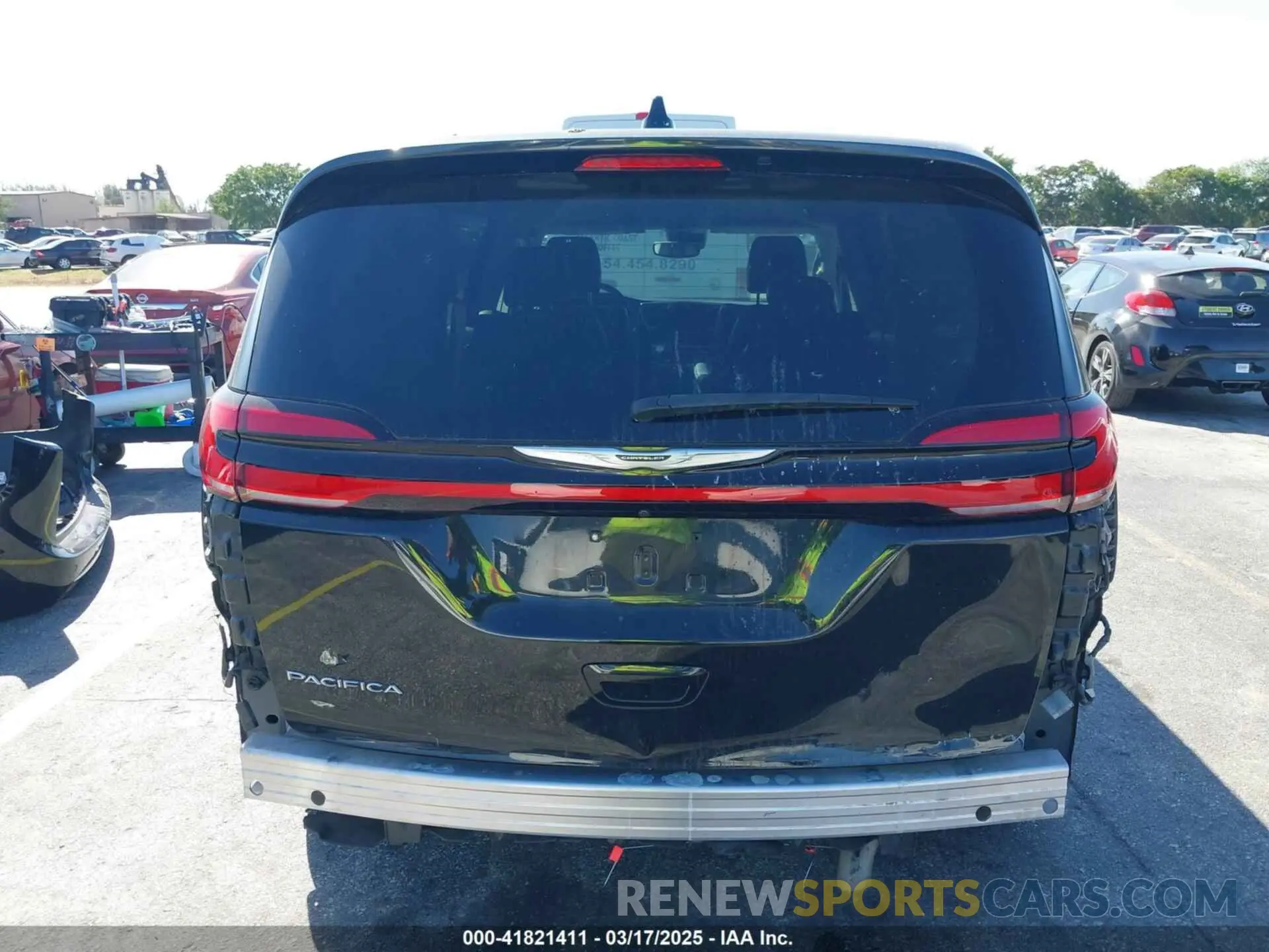 17 Photograph of a damaged car 2C4RC1BG9PR529557 CHRYSLER PACIFICA 2023