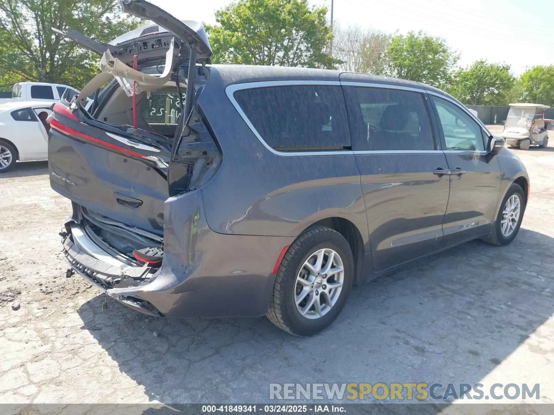 4 Photograph of a damaged car 2C4RC1BG9PR600787 CHRYSLER PACIFICA 2023