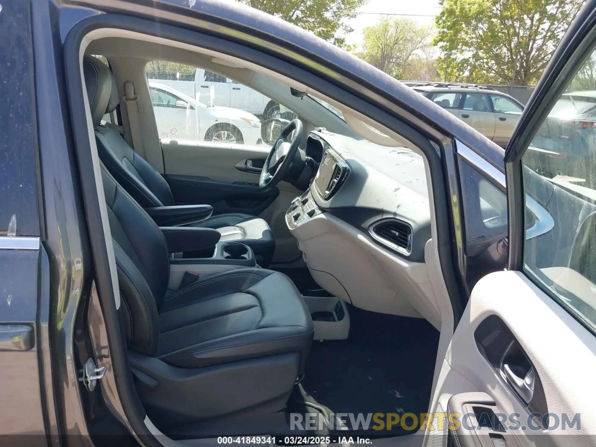 5 Photograph of a damaged car 2C4RC1BG9PR600787 CHRYSLER PACIFICA 2023