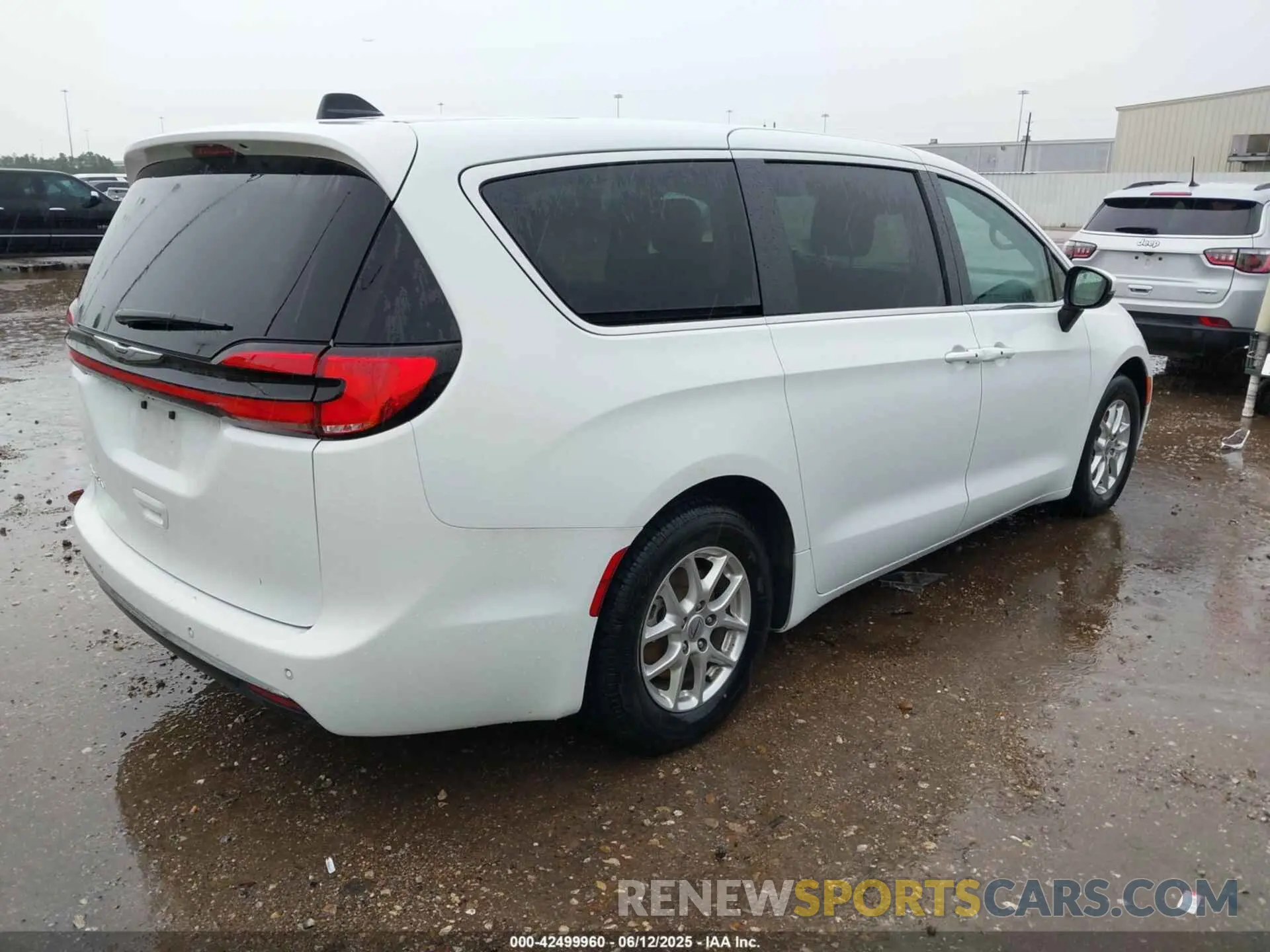 4 Photograph of a damaged car 2C4RC1BG9PR607626 CHRYSLER PACIFICA 2023
