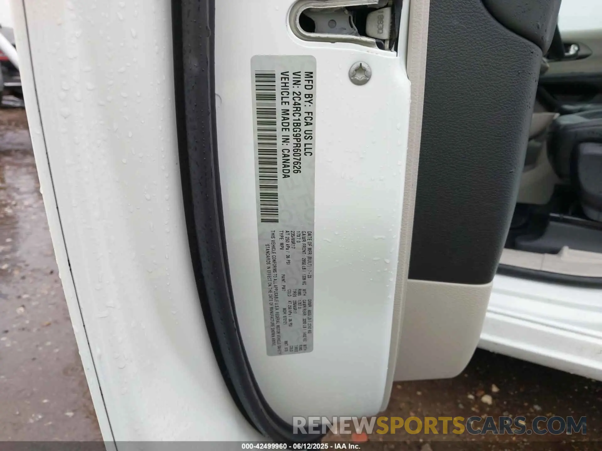 9 Photograph of a damaged car 2C4RC1BG9PR607626 CHRYSLER PACIFICA 2023