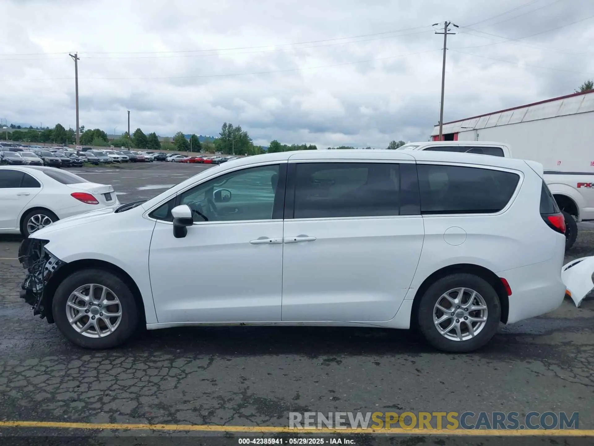 15 Photograph of a damaged car 2C4RC1BG9PR616102 CHRYSLER PACIFICA 2023