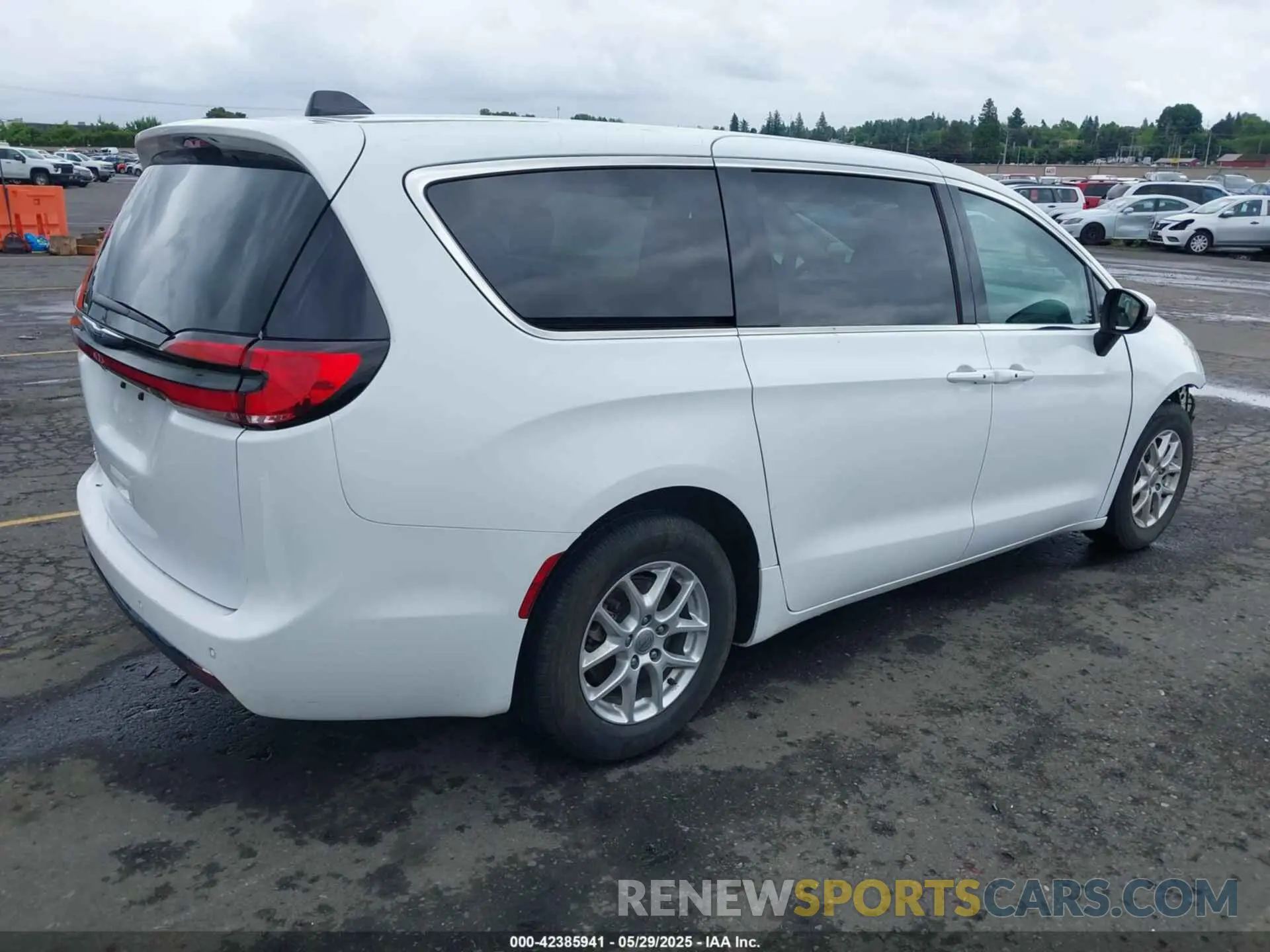 4 Photograph of a damaged car 2C4RC1BG9PR616102 CHRYSLER PACIFICA 2023