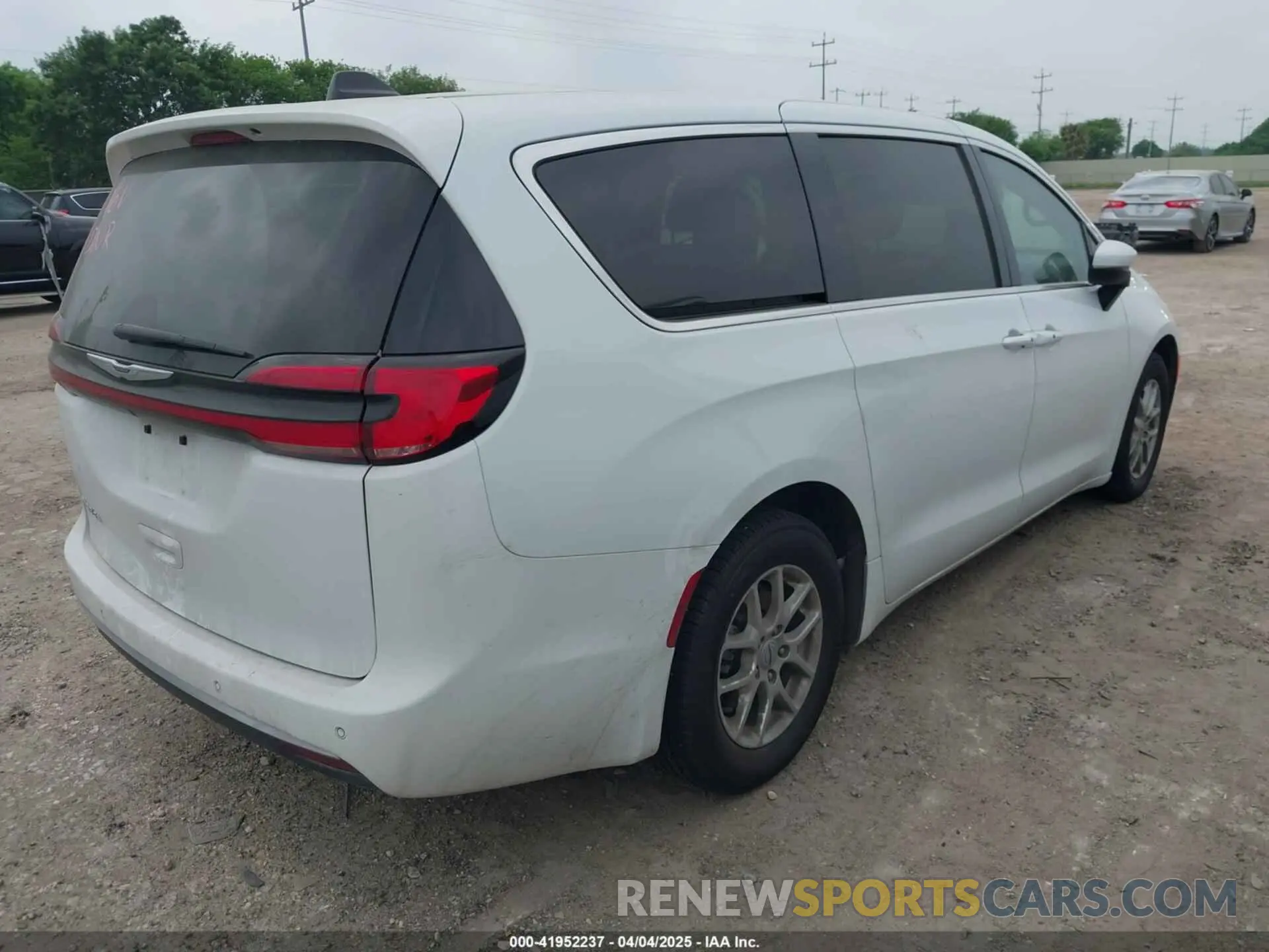 4 Photograph of a damaged car 2C4RC1BG9PR616178 CHRYSLER PACIFICA 2023
