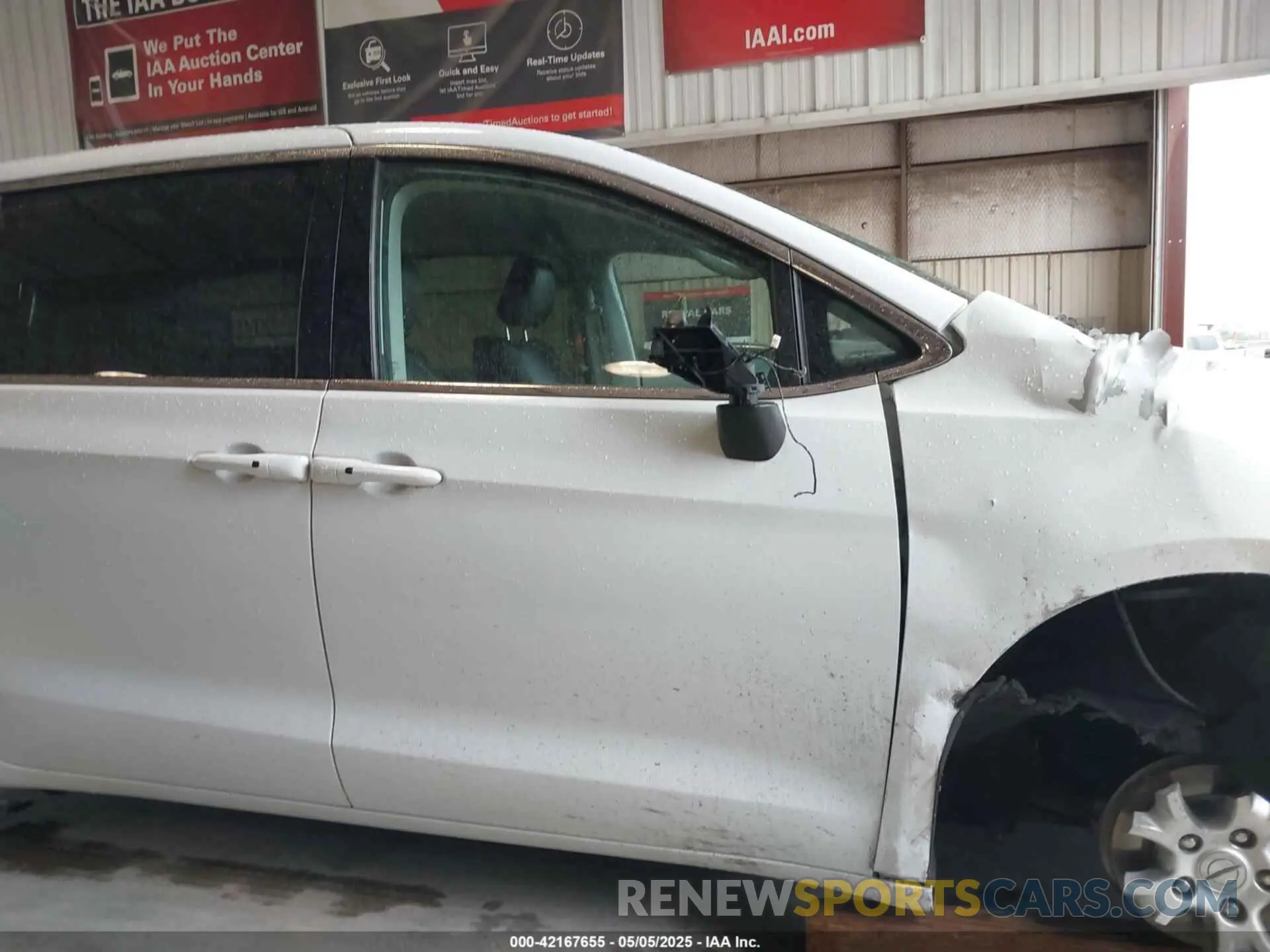 13 Photograph of a damaged car 2C4RC1BG9PR620991 CHRYSLER PACIFICA 2023