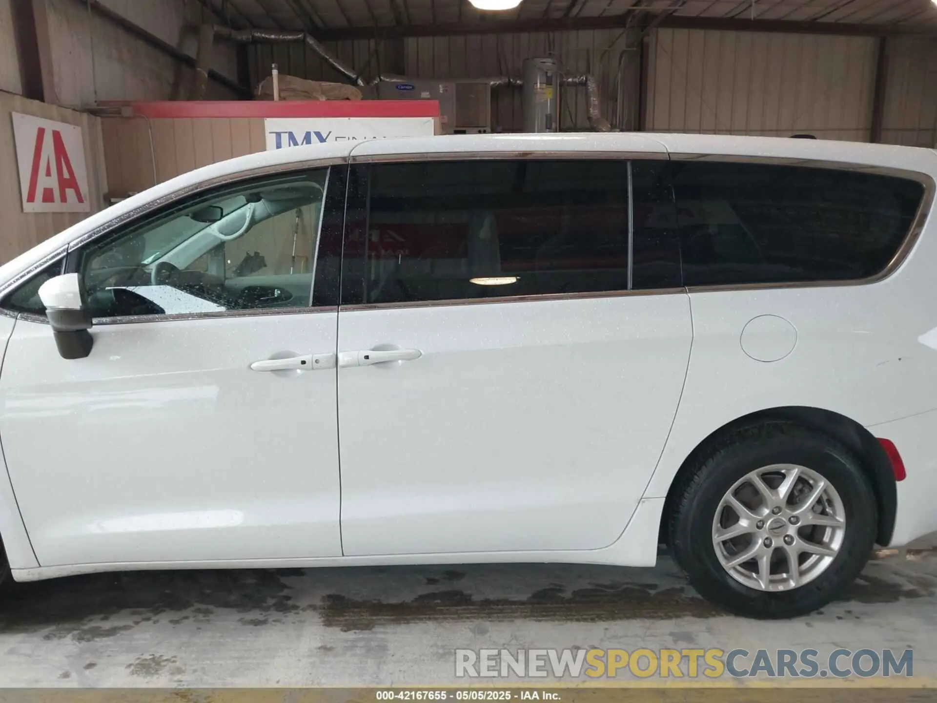 14 Photograph of a damaged car 2C4RC1BG9PR620991 CHRYSLER PACIFICA 2023