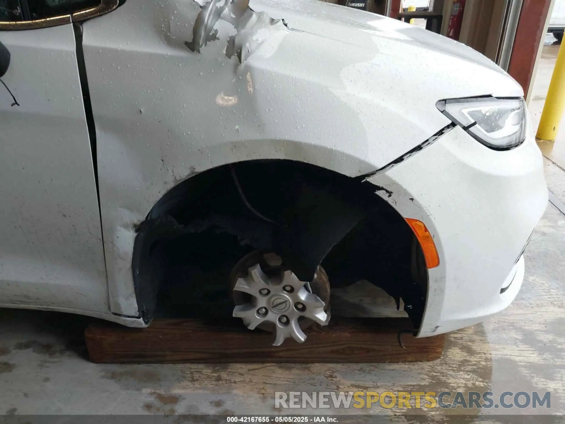 6 Photograph of a damaged car 2C4RC1BG9PR620991 CHRYSLER PACIFICA 2023