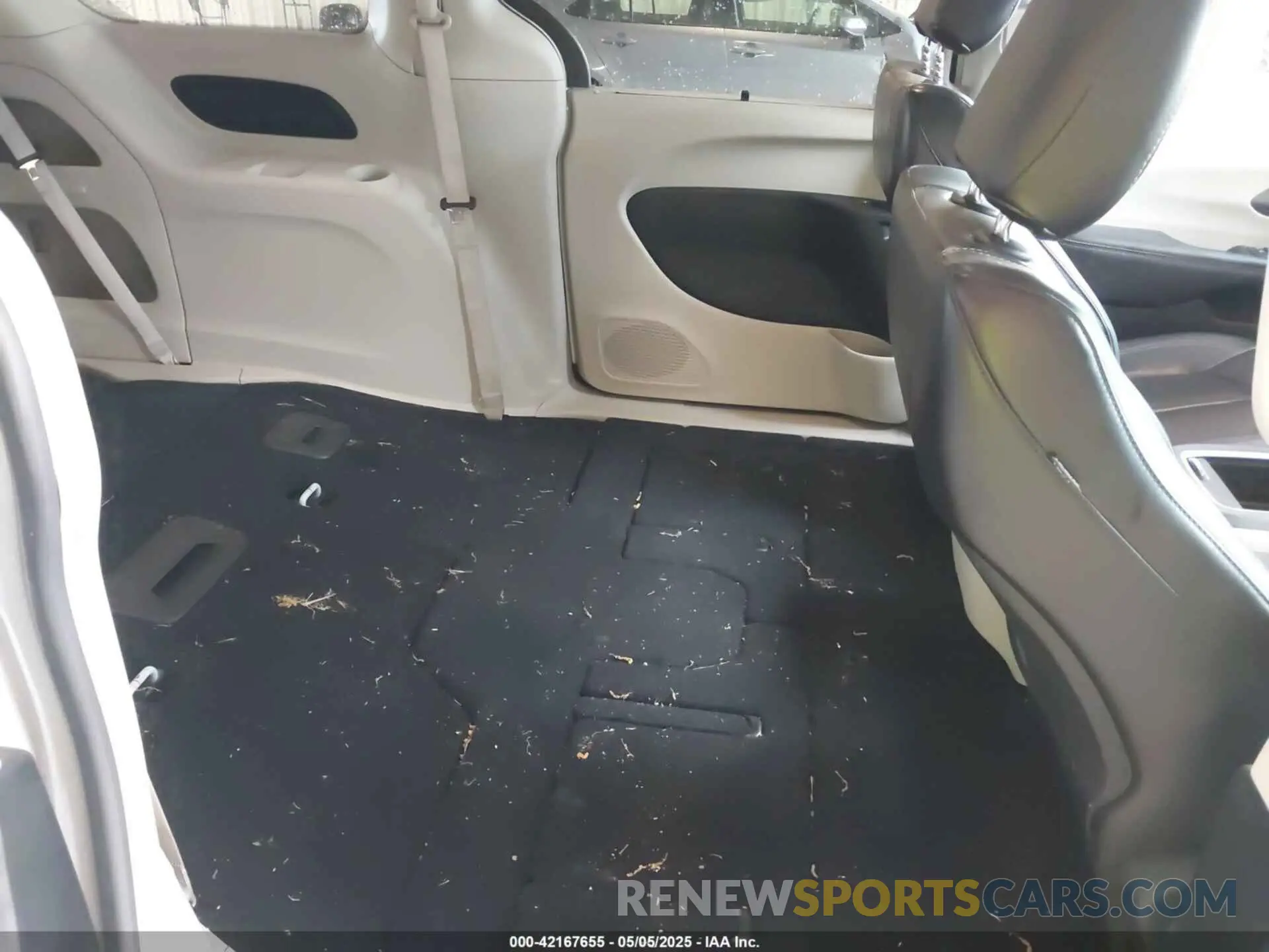 8 Photograph of a damaged car 2C4RC1BG9PR620991 CHRYSLER PACIFICA 2023