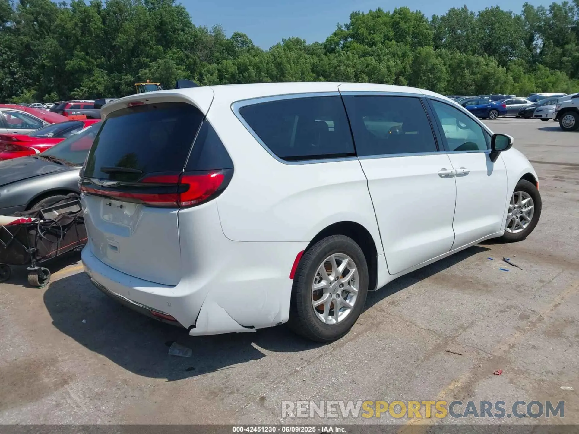 4 Photograph of a damaged car 2C4RC1BG9PR624944 CHRYSLER PACIFICA 2023