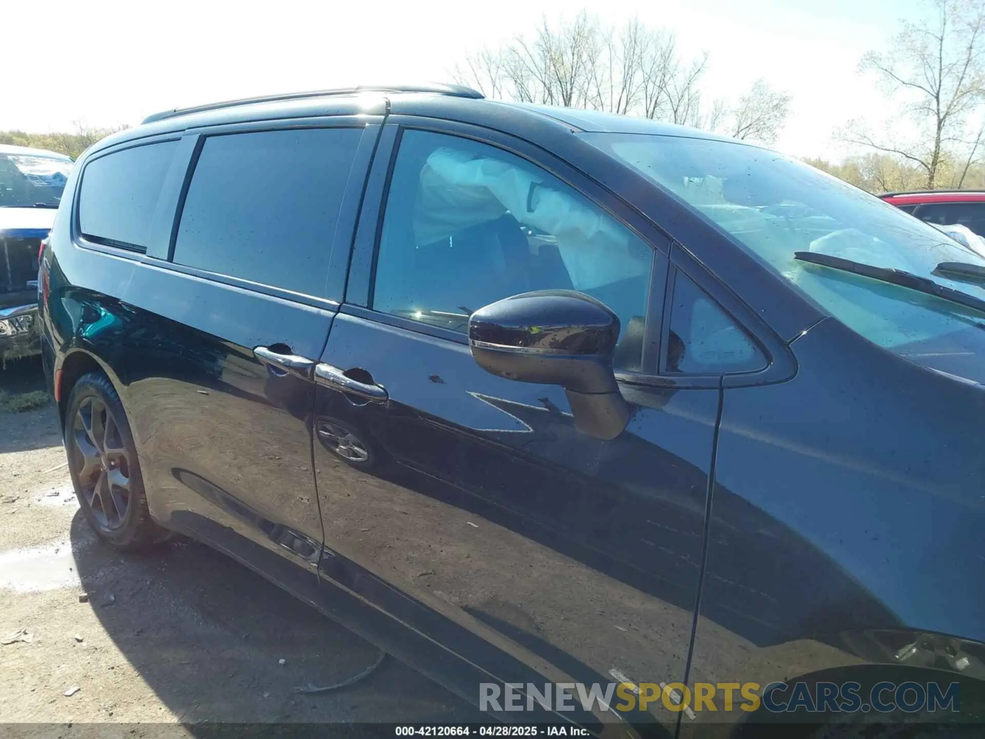 14 Photograph of a damaged car 2C4RC1BG9PR628427 CHRYSLER PACIFICA 2023