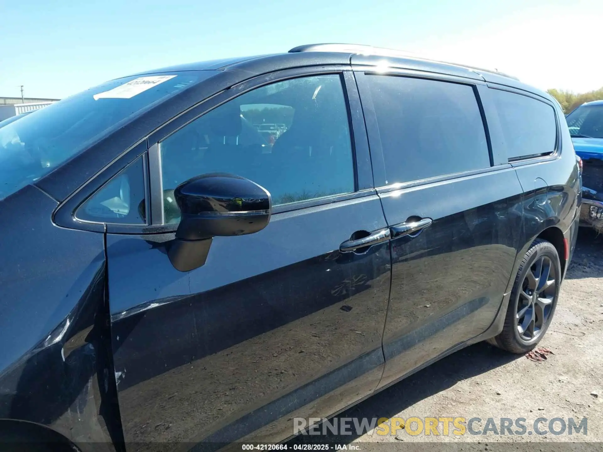 15 Photograph of a damaged car 2C4RC1BG9PR628427 CHRYSLER PACIFICA 2023
