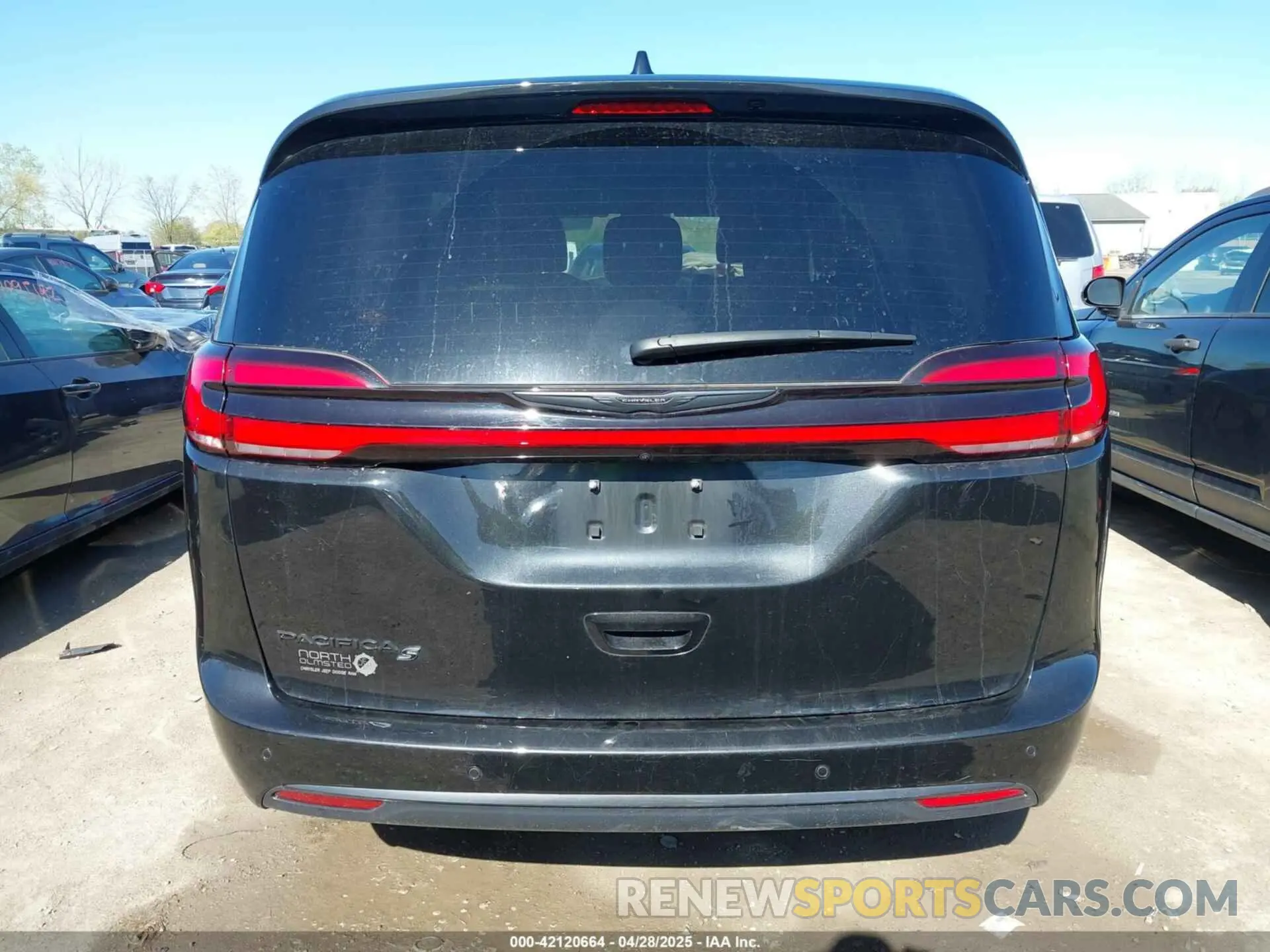 17 Photograph of a damaged car 2C4RC1BG9PR628427 CHRYSLER PACIFICA 2023