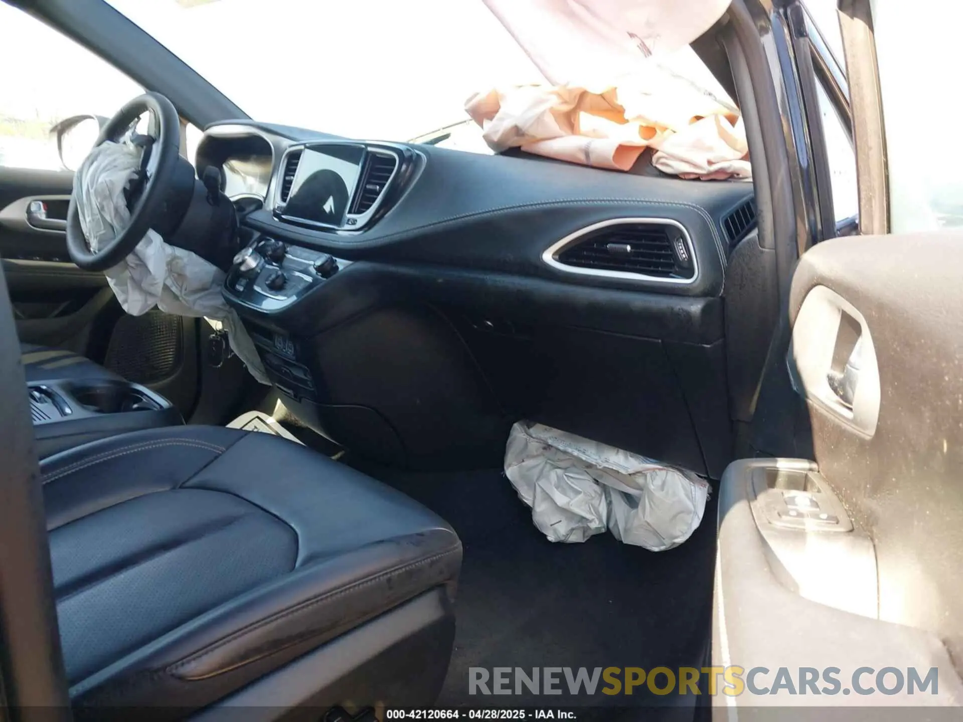 5 Photograph of a damaged car 2C4RC1BG9PR628427 CHRYSLER PACIFICA 2023