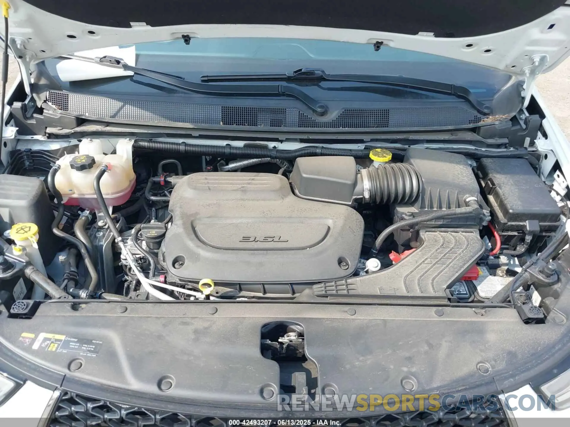 10 Photograph of a damaged car 2C4RC1BGXPR509365 CHRYSLER PACIFICA 2023