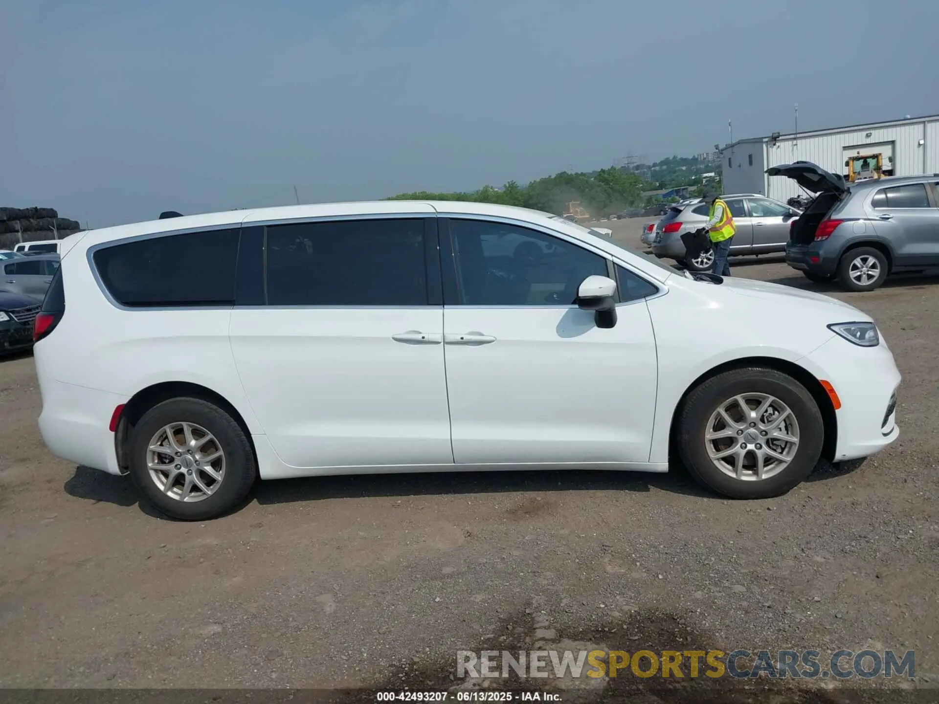 14 Photograph of a damaged car 2C4RC1BGXPR509365 CHRYSLER PACIFICA 2023