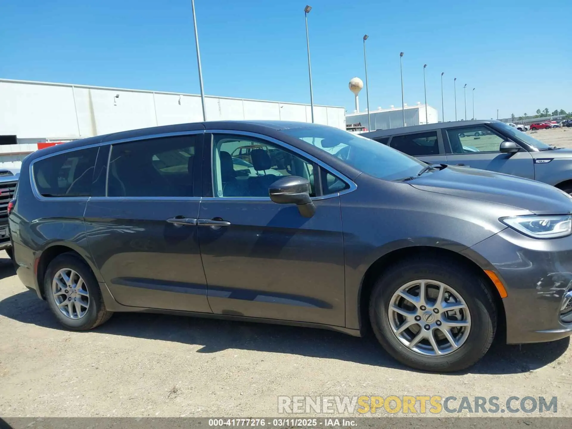 13 Photograph of a damaged car 2C4RC1BGXPR530636 CHRYSLER PACIFICA 2023