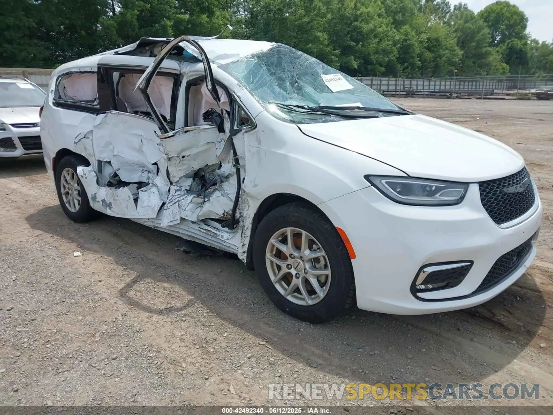 1 Photograph of a damaged car 2C4RC1BGXPR531396 CHRYSLER PACIFICA 2023