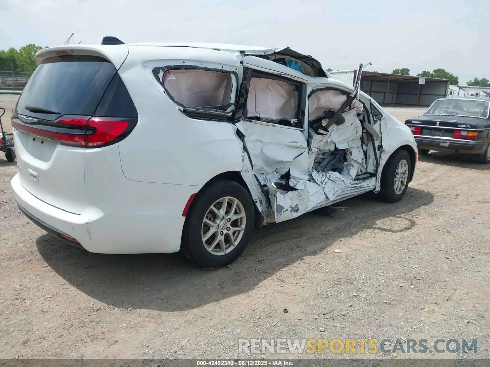 4 Photograph of a damaged car 2C4RC1BGXPR531396 CHRYSLER PACIFICA 2023
