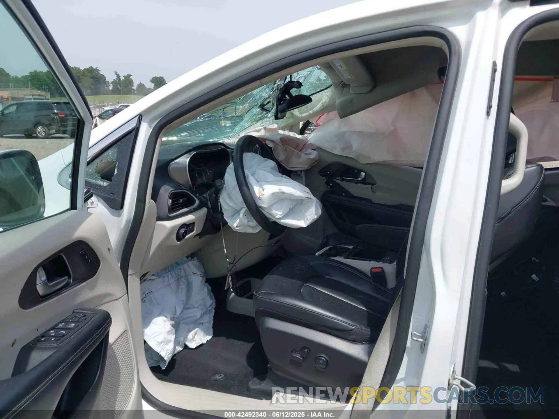 5 Photograph of a damaged car 2C4RC1BGXPR531396 CHRYSLER PACIFICA 2023