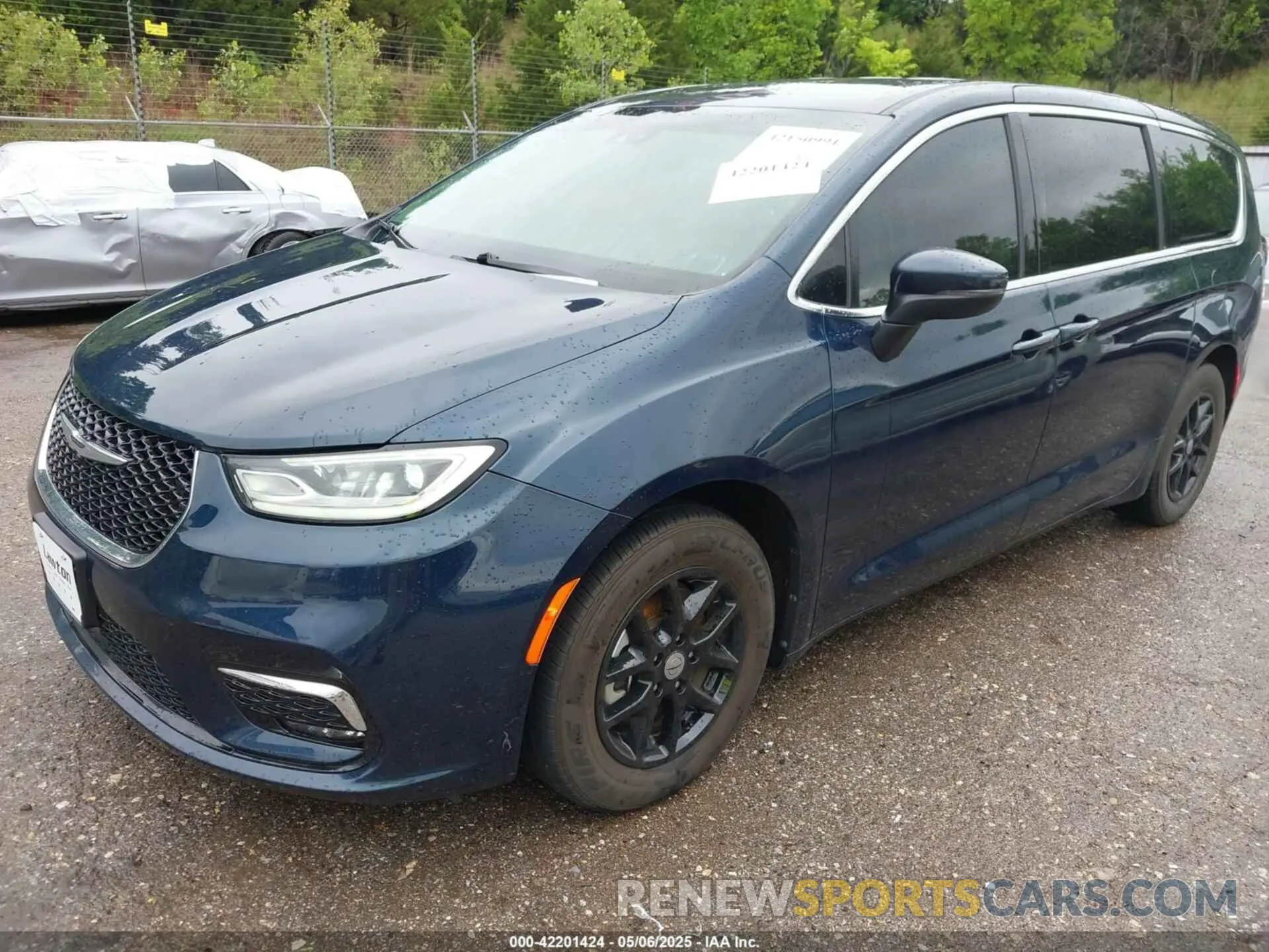 2 Photograph of a damaged car 2C4RC1BGXPR536596 CHRYSLER PACIFICA 2023