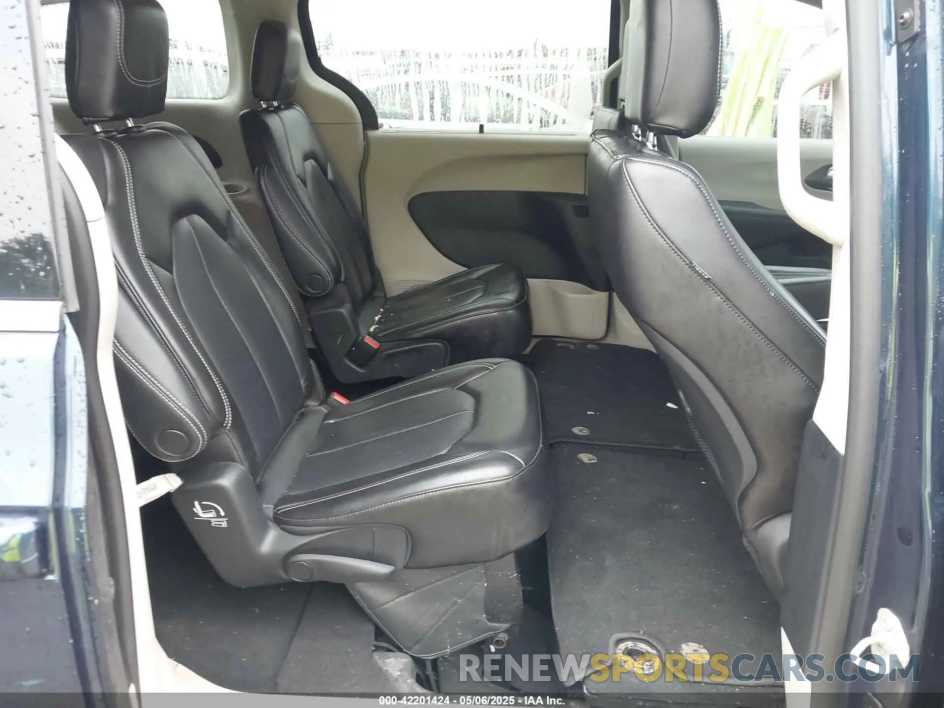 8 Photograph of a damaged car 2C4RC1BGXPR536596 CHRYSLER PACIFICA 2023