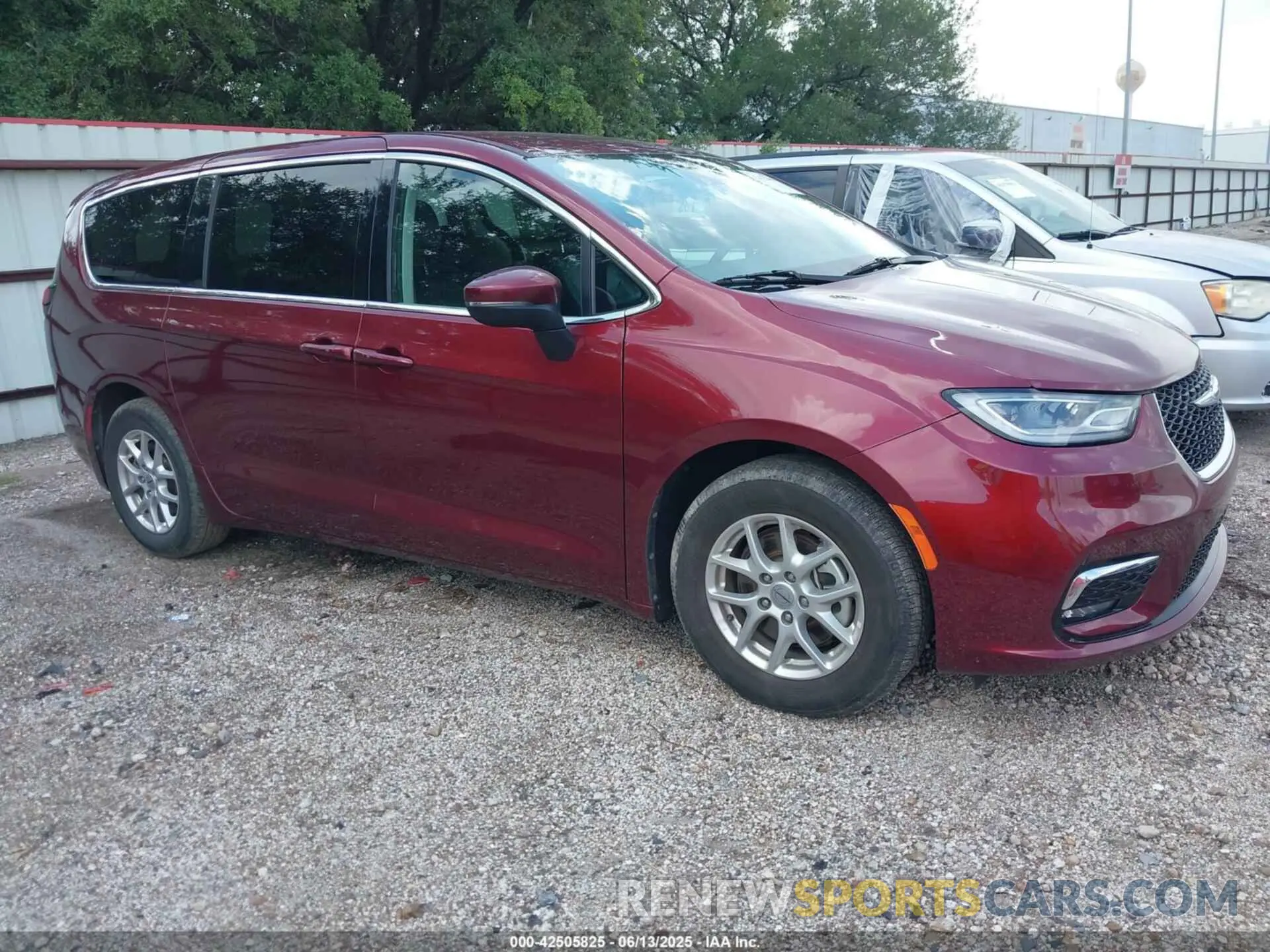 1 Photograph of a damaged car 2C4RC1BGXPR571557 CHRYSLER PACIFICA 2023