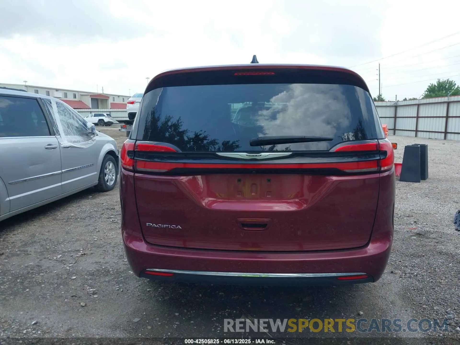 16 Photograph of a damaged car 2C4RC1BGXPR571557 CHRYSLER PACIFICA 2023