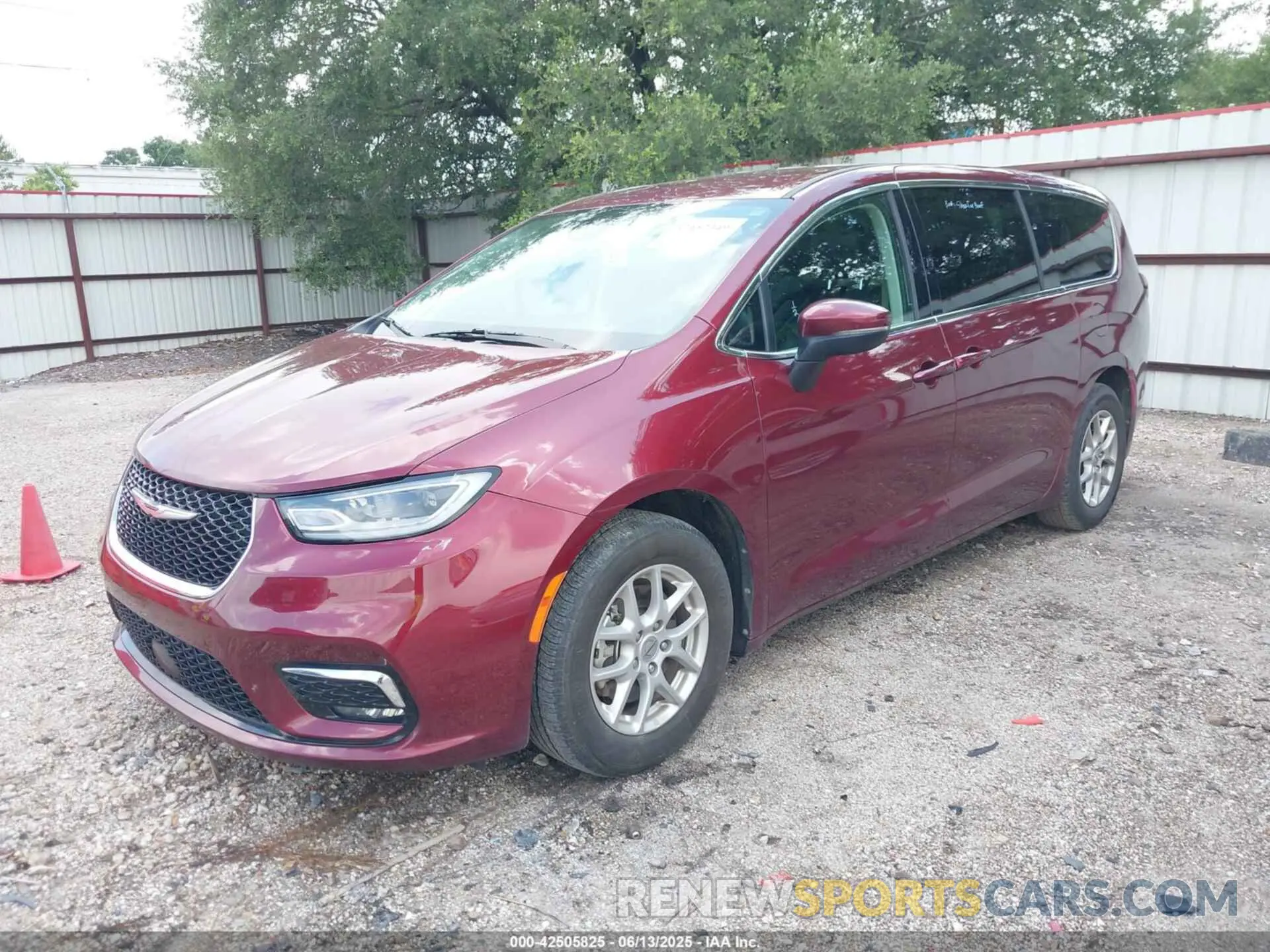 2 Photograph of a damaged car 2C4RC1BGXPR571557 CHRYSLER PACIFICA 2023