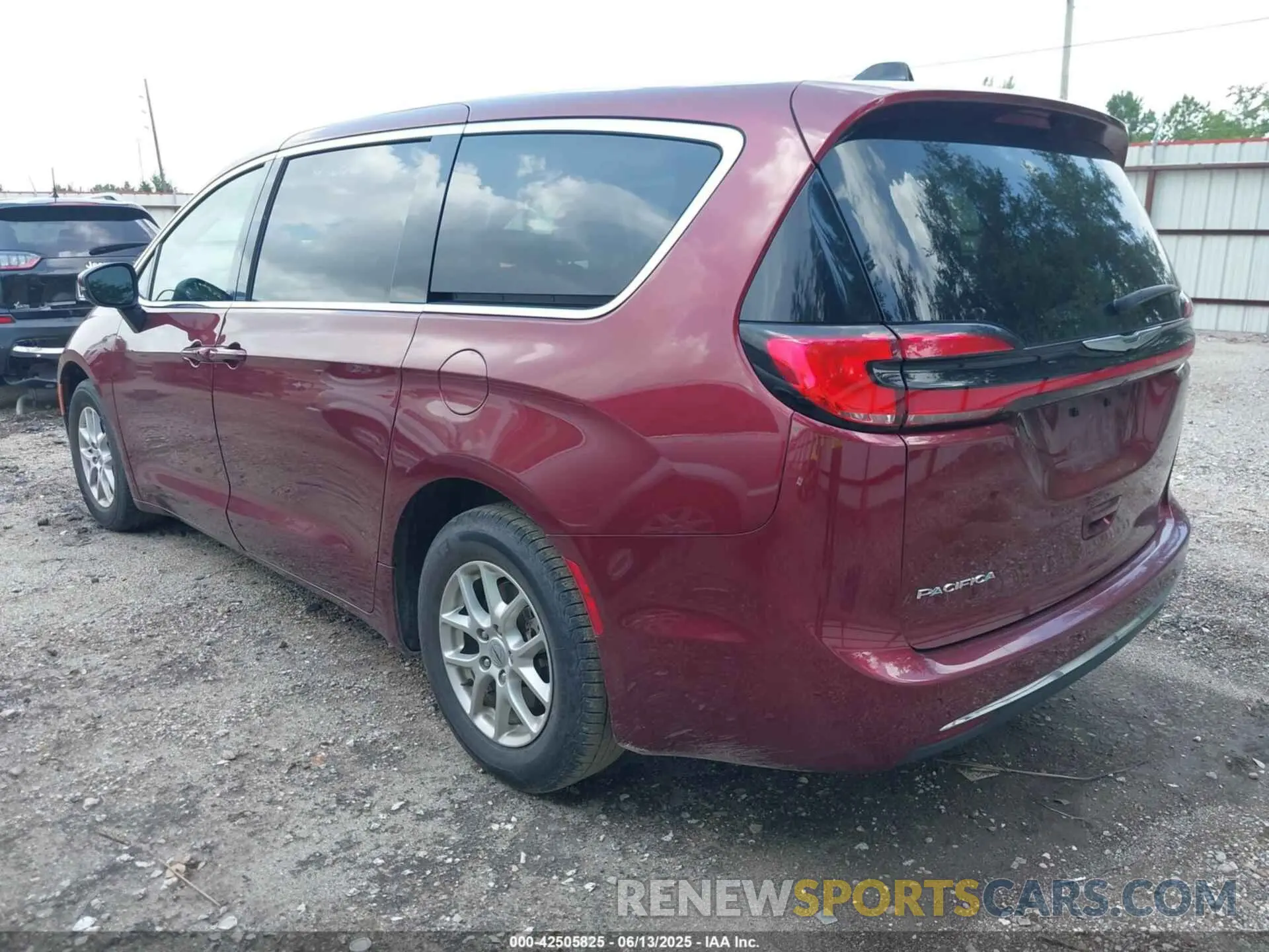 3 Photograph of a damaged car 2C4RC1BGXPR571557 CHRYSLER PACIFICA 2023
