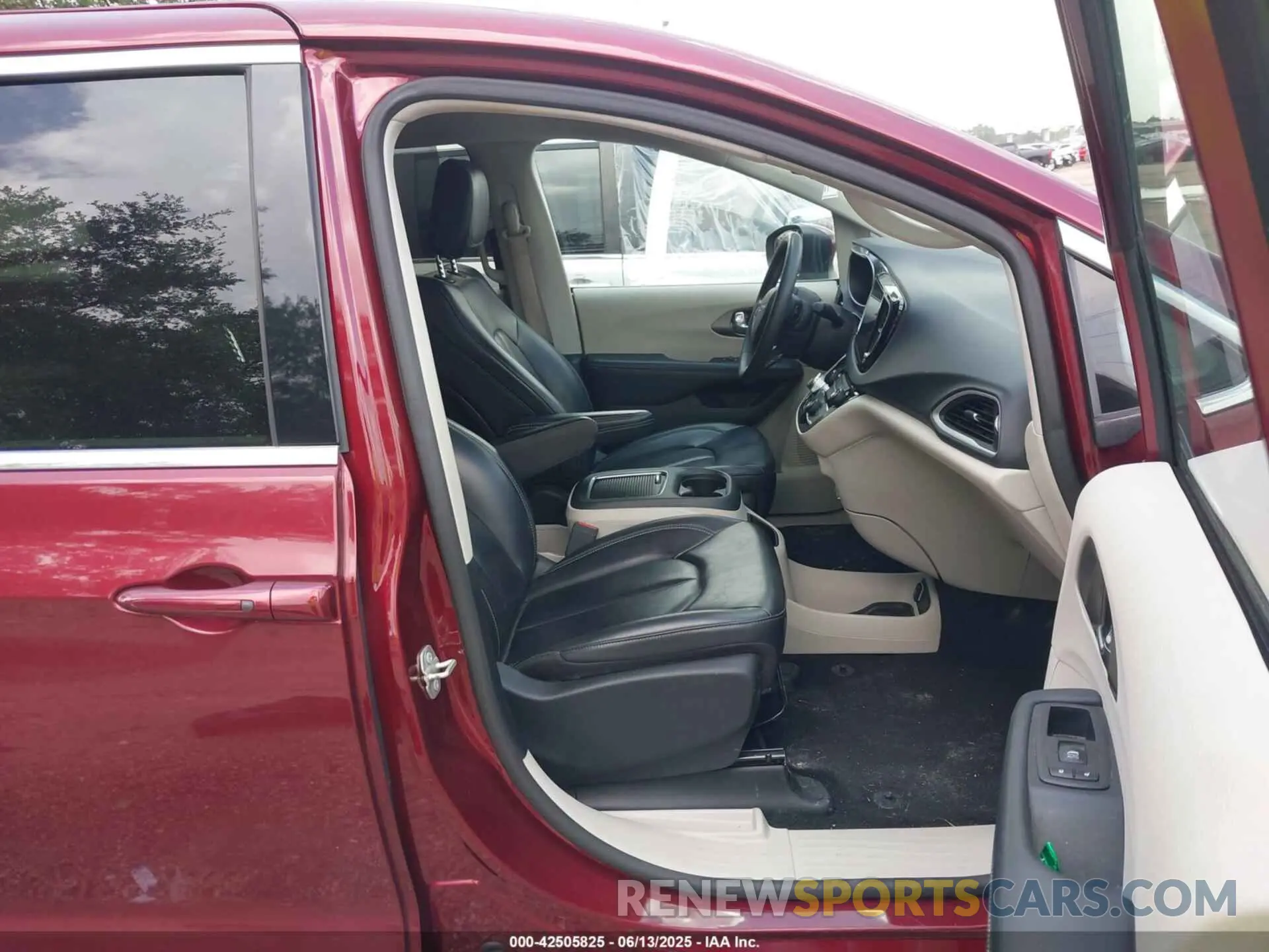 5 Photograph of a damaged car 2C4RC1BGXPR571557 CHRYSLER PACIFICA 2023