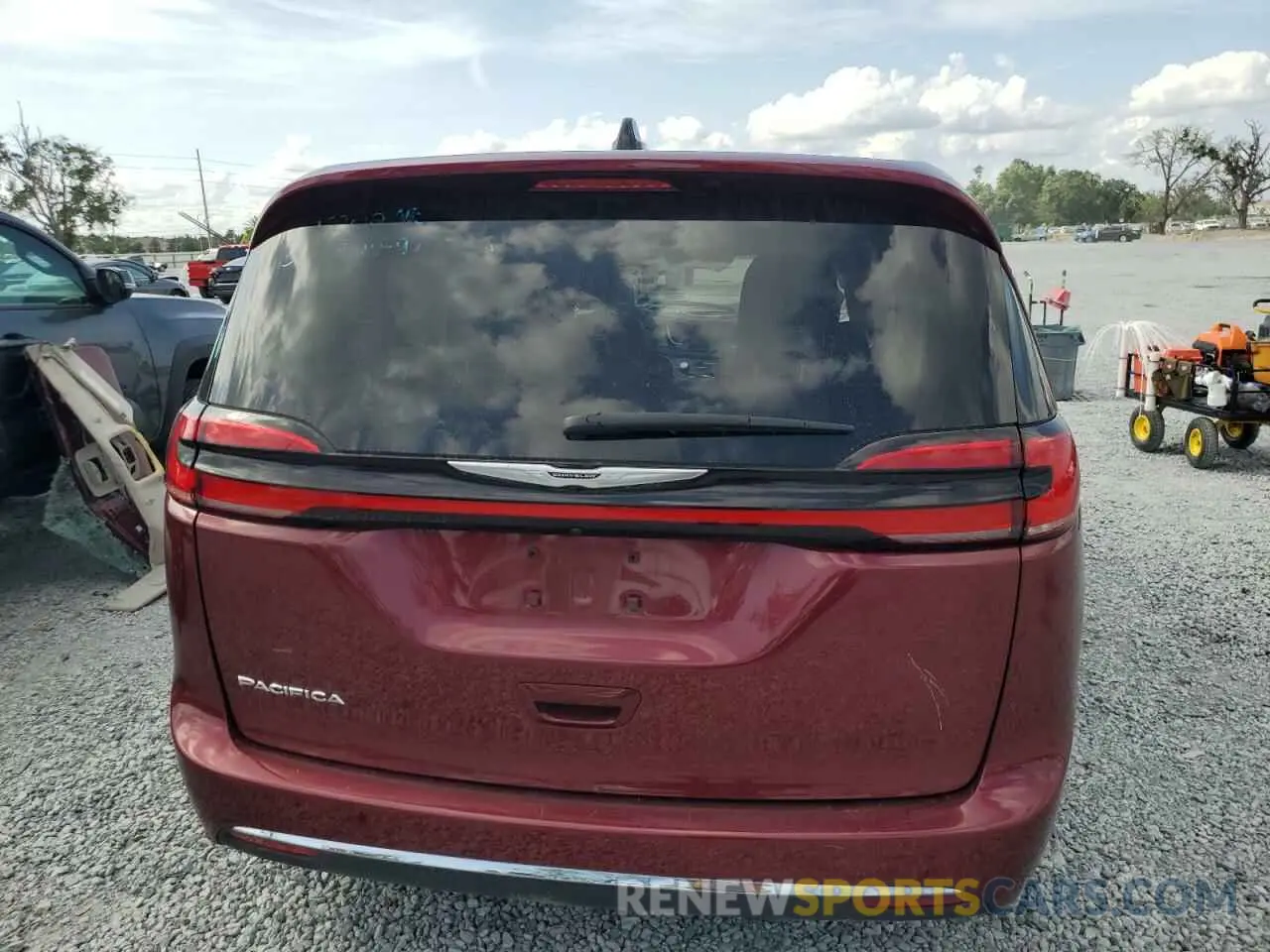 6 Photograph of a damaged car 2C4RC1BGXPR574068 CHRYSLER PACIFICA 2023