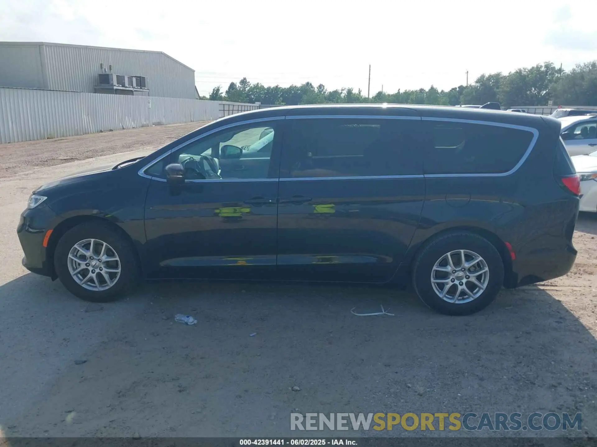 14 Photograph of a damaged car 2C4RC1BGXPR578198 CHRYSLER PACIFICA 2023