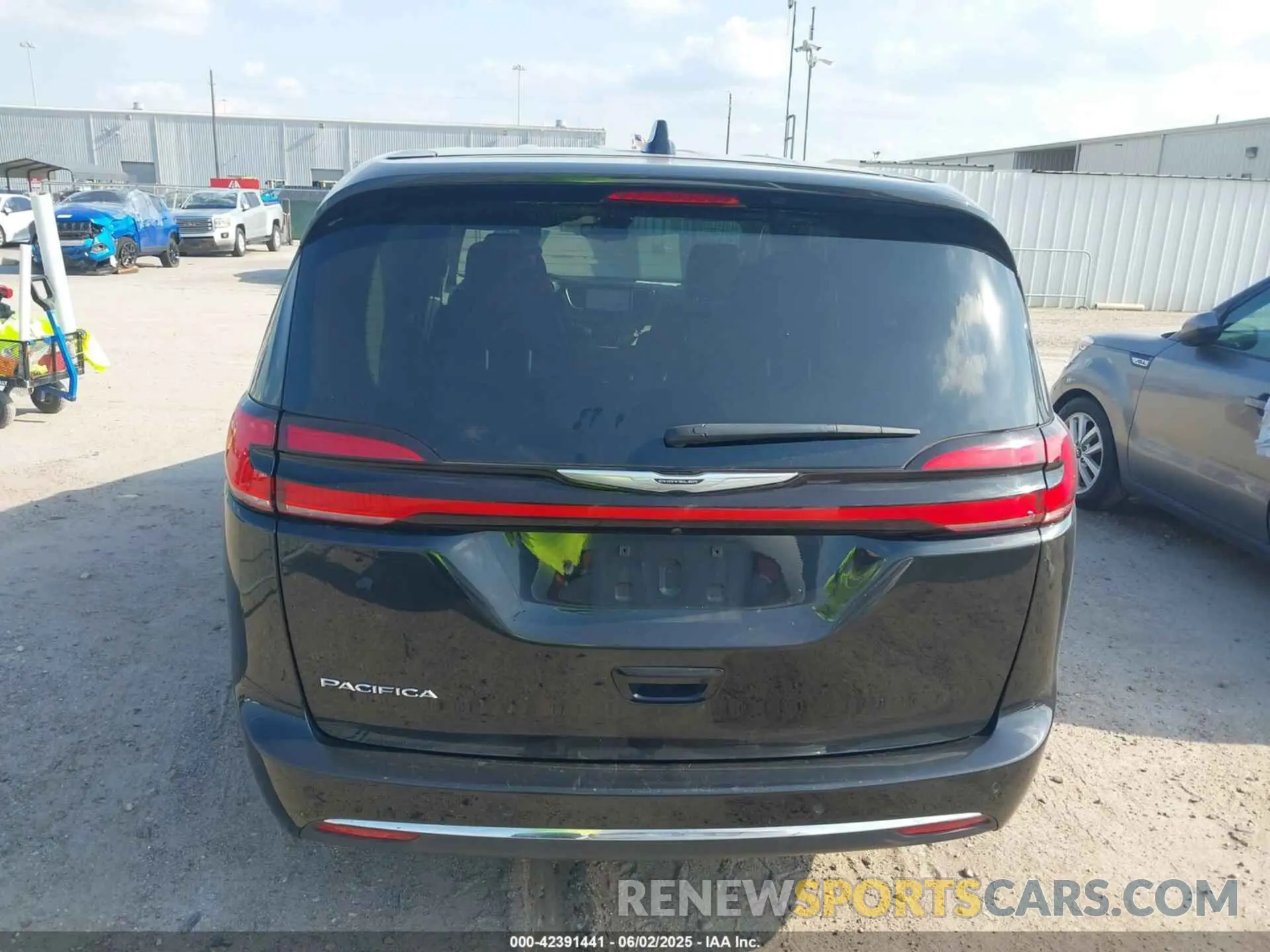 16 Photograph of a damaged car 2C4RC1BGXPR578198 CHRYSLER PACIFICA 2023