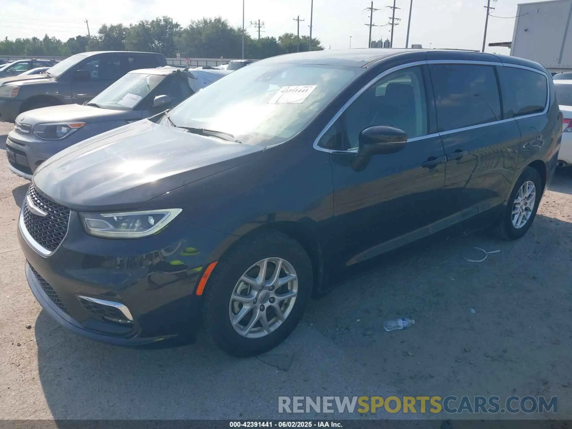 2 Photograph of a damaged car 2C4RC1BGXPR578198 CHRYSLER PACIFICA 2023
