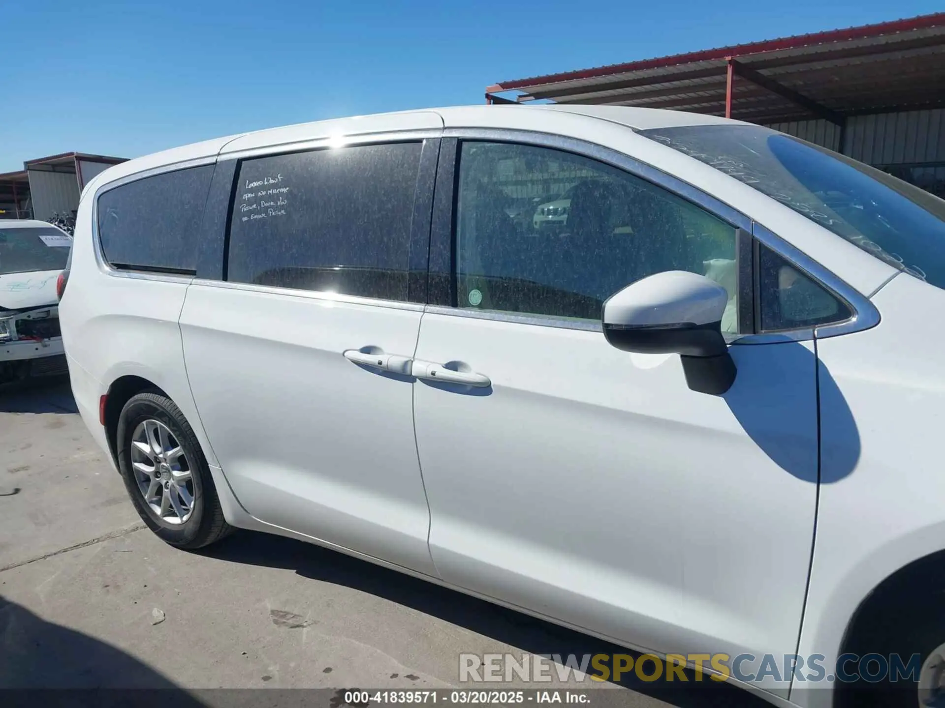 13 Photograph of a damaged car 2C4RC1BGXPR581022 CHRYSLER PACIFICA 2023