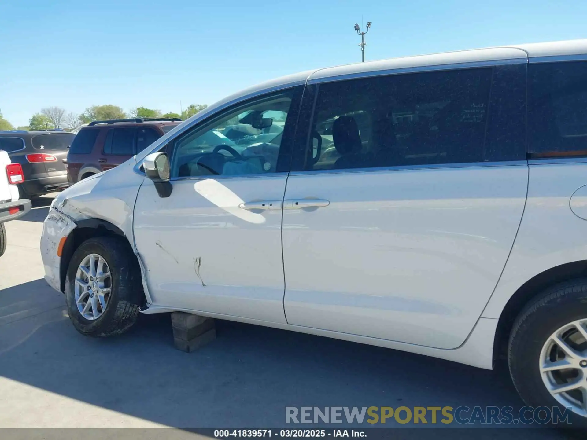 14 Photograph of a damaged car 2C4RC1BGXPR581022 CHRYSLER PACIFICA 2023