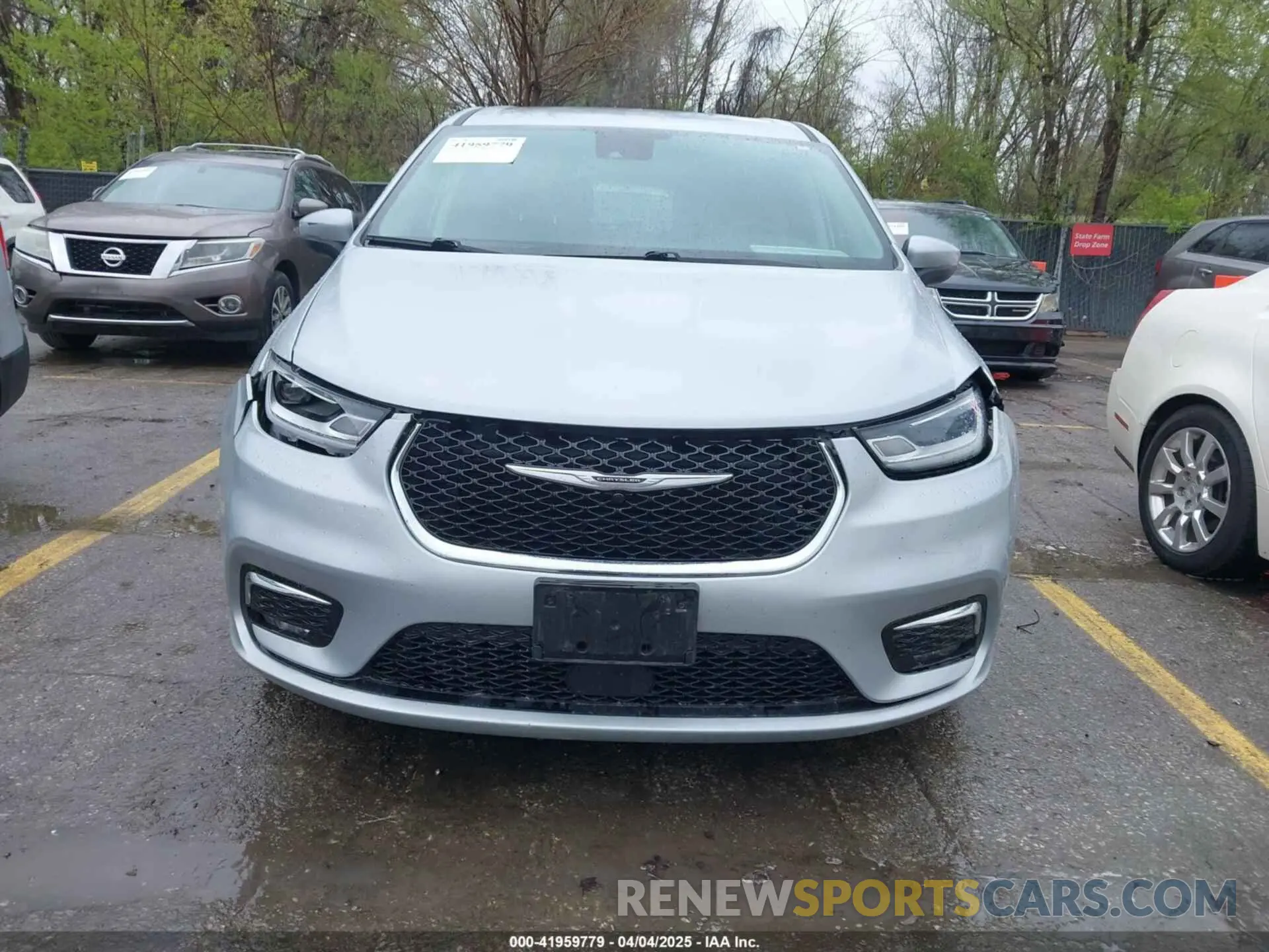 13 Photograph of a damaged car 2C4RC1BGXPR586334 CHRYSLER PACIFICA 2023