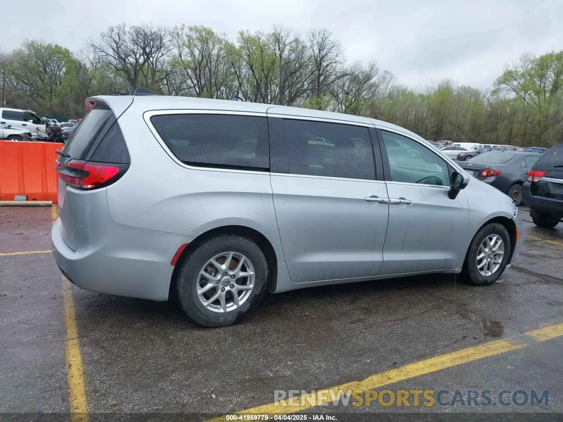 14 Photograph of a damaged car 2C4RC1BGXPR586334 CHRYSLER PACIFICA 2023