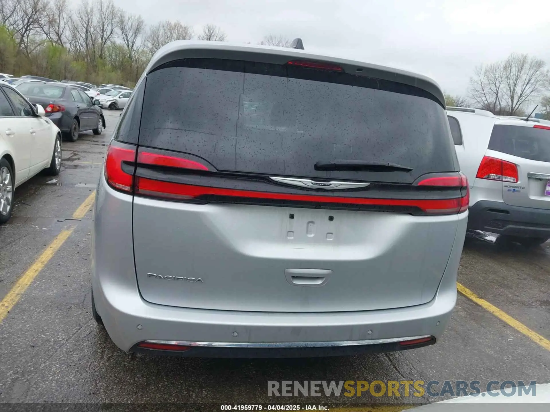 17 Photograph of a damaged car 2C4RC1BGXPR586334 CHRYSLER PACIFICA 2023