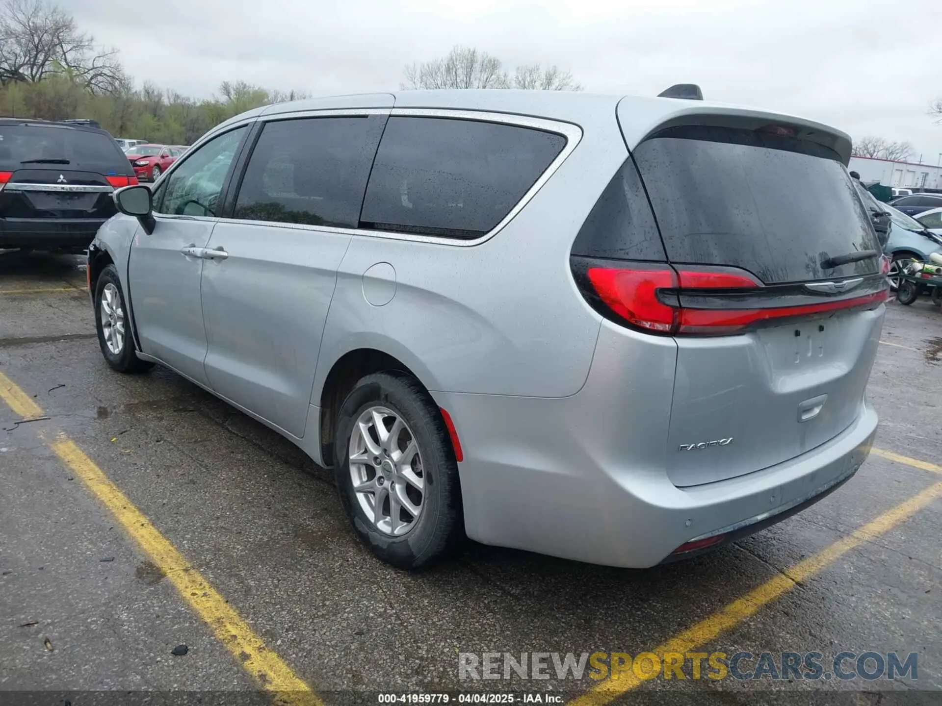 3 Photograph of a damaged car 2C4RC1BGXPR586334 CHRYSLER PACIFICA 2023