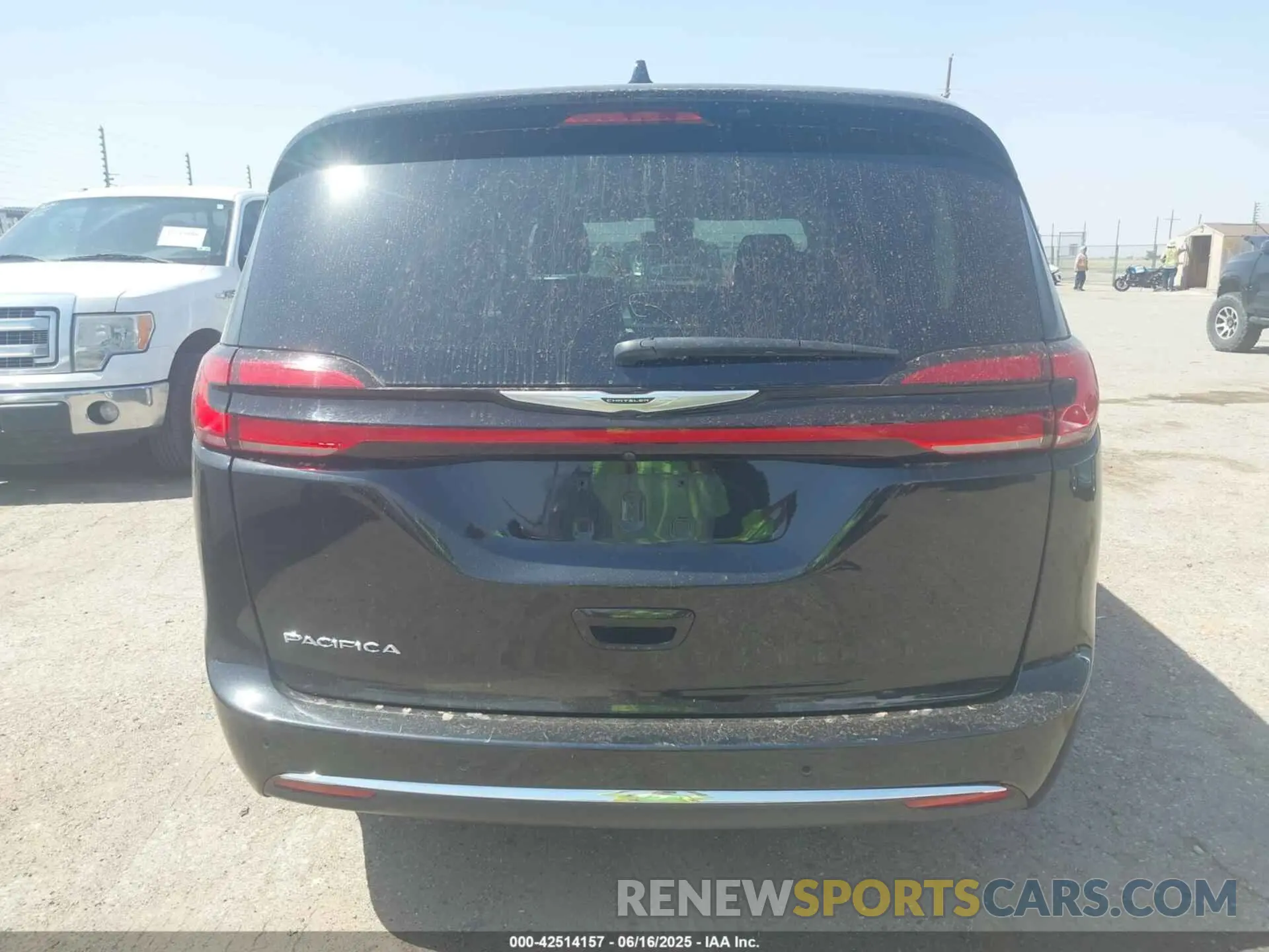 16 Photograph of a damaged car 2C4RC1BGXPR627545 CHRYSLER PACIFICA 2023