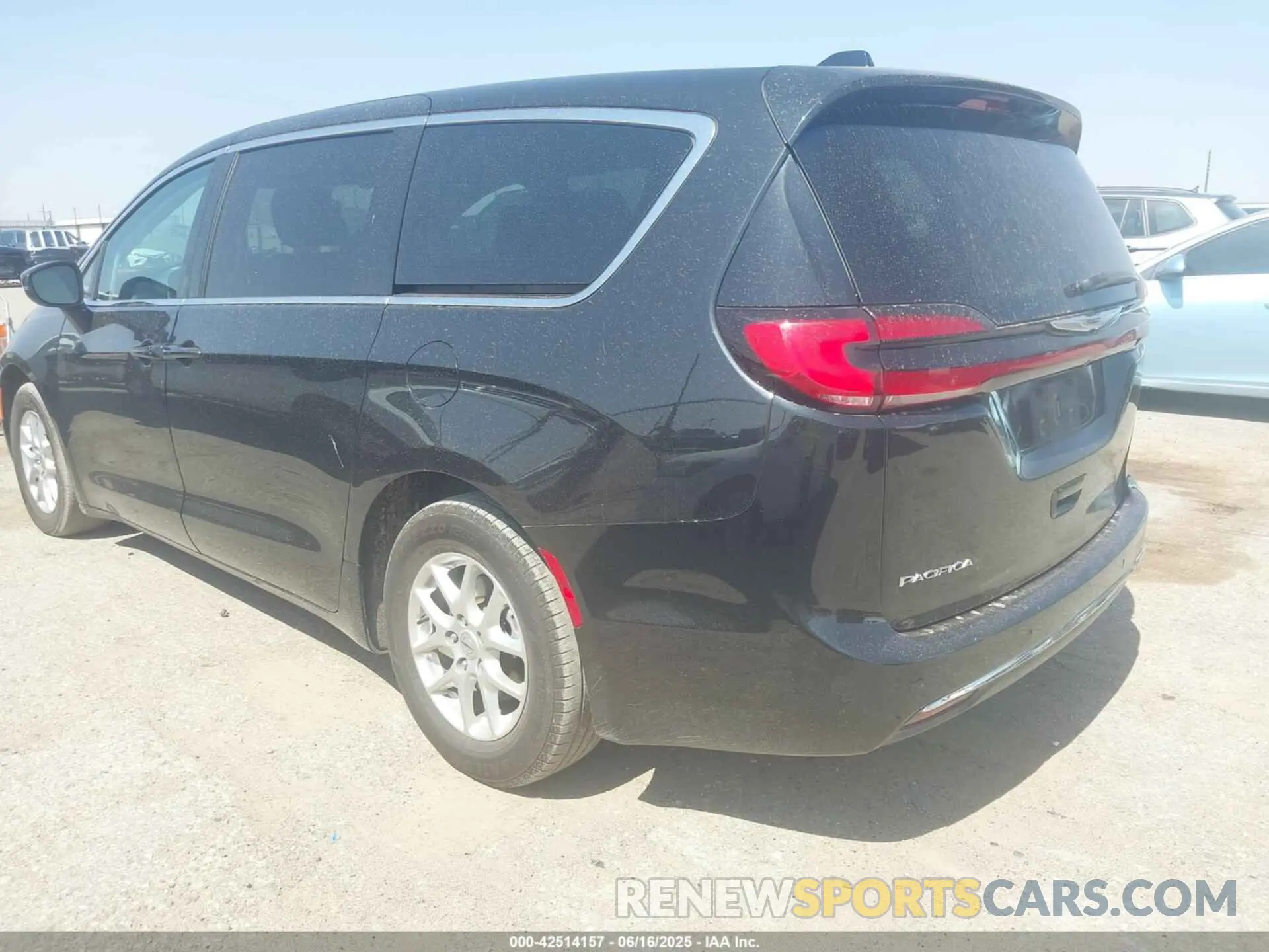 3 Photograph of a damaged car 2C4RC1BGXPR627545 CHRYSLER PACIFICA 2023