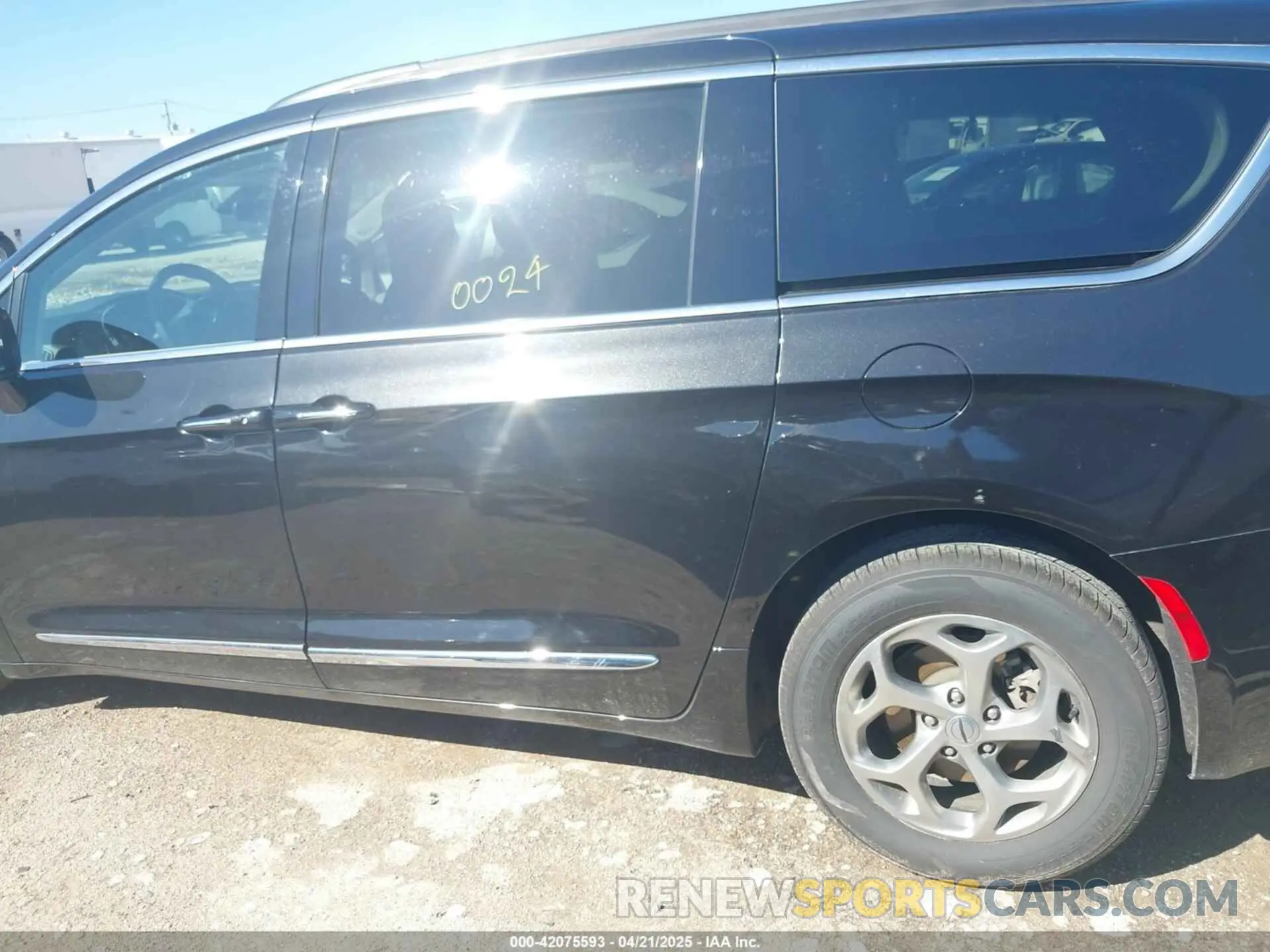 14 Photograph of a damaged car 2C4RC1GG0PR582107 CHRYSLER PACIFICA 2023
