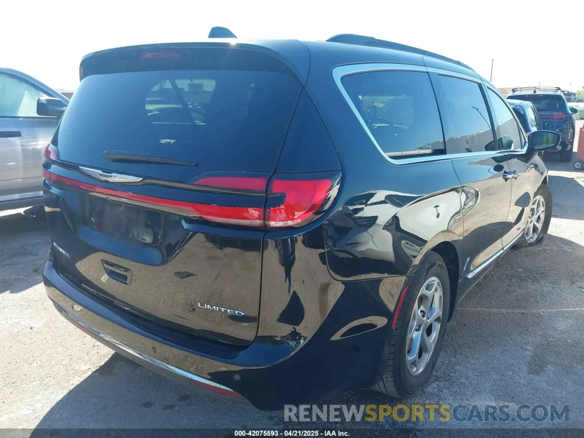 4 Photograph of a damaged car 2C4RC1GG0PR582107 CHRYSLER PACIFICA 2023